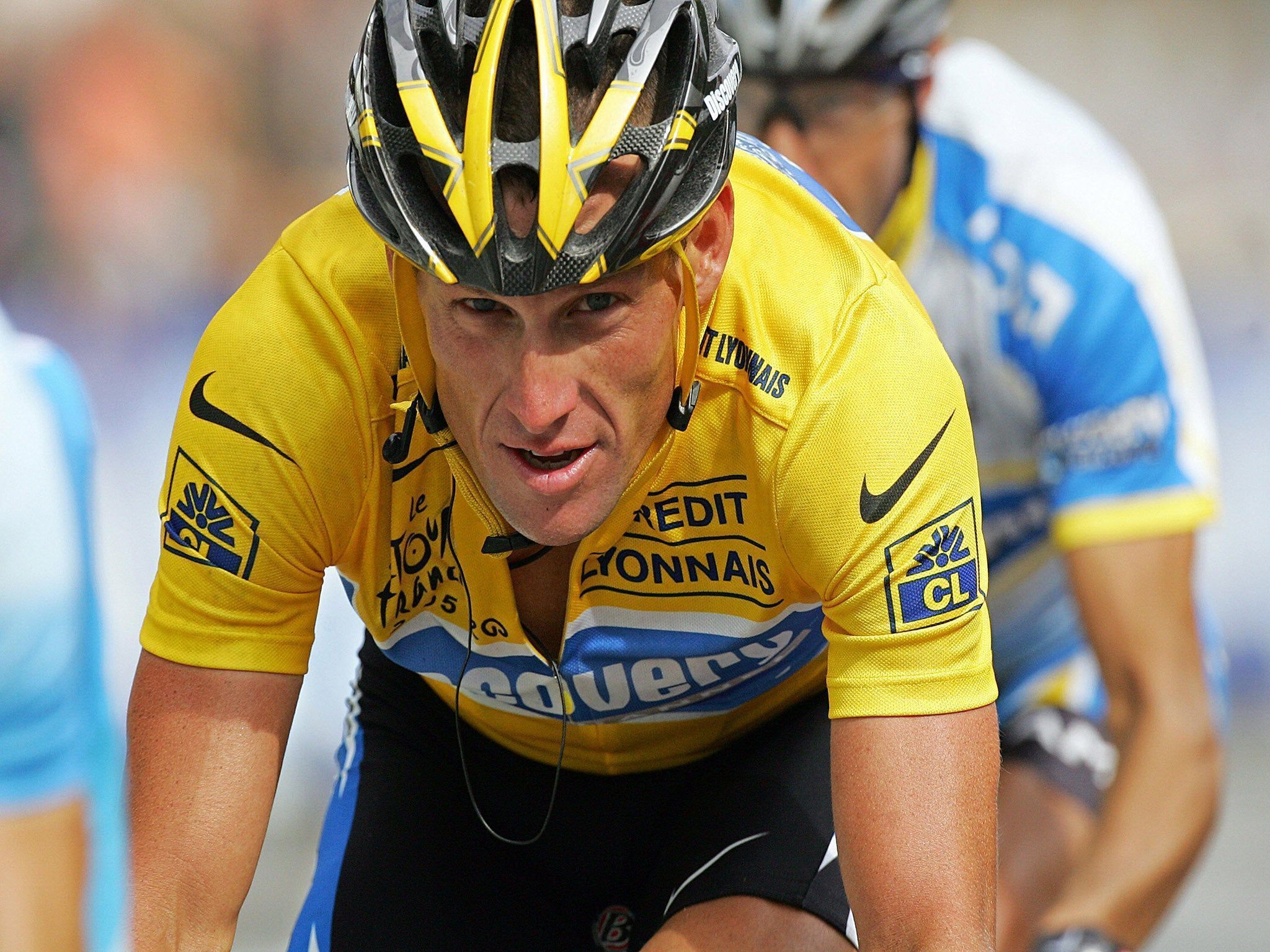 2048x1536 Lance Armstrong 'causes car accident