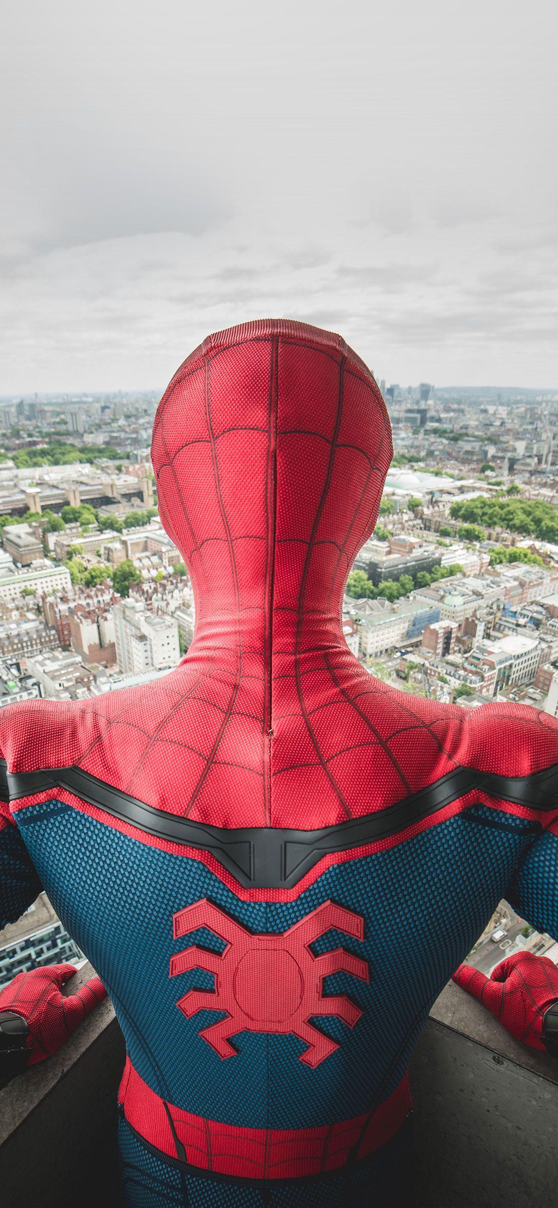 1125x2436 iPhone wallpaper. spiderman hero