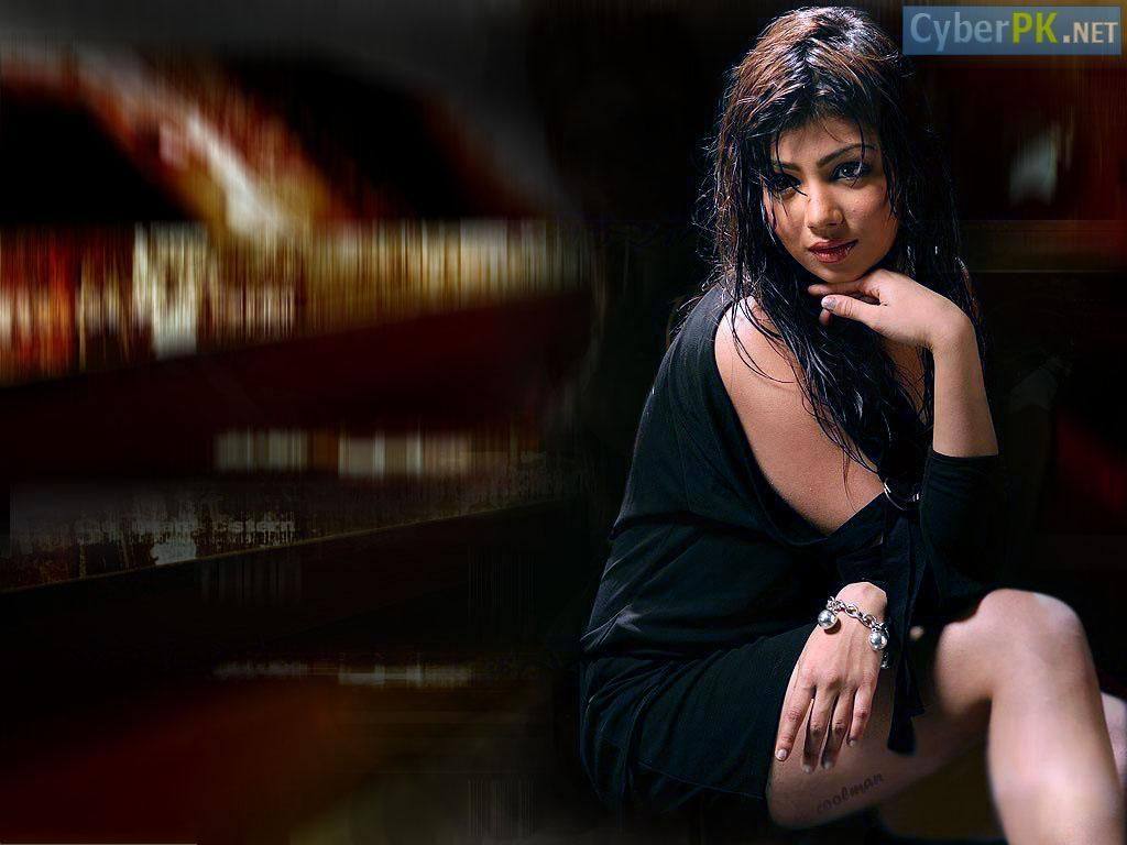 1024x768 Hot and Wet Ayesha Takia in black Pakistan