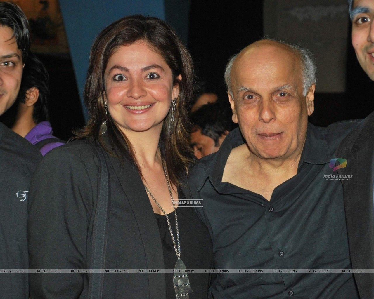 1280x1024 Wallpaper Bhatt and Mahesh Bhatt at The Salute play