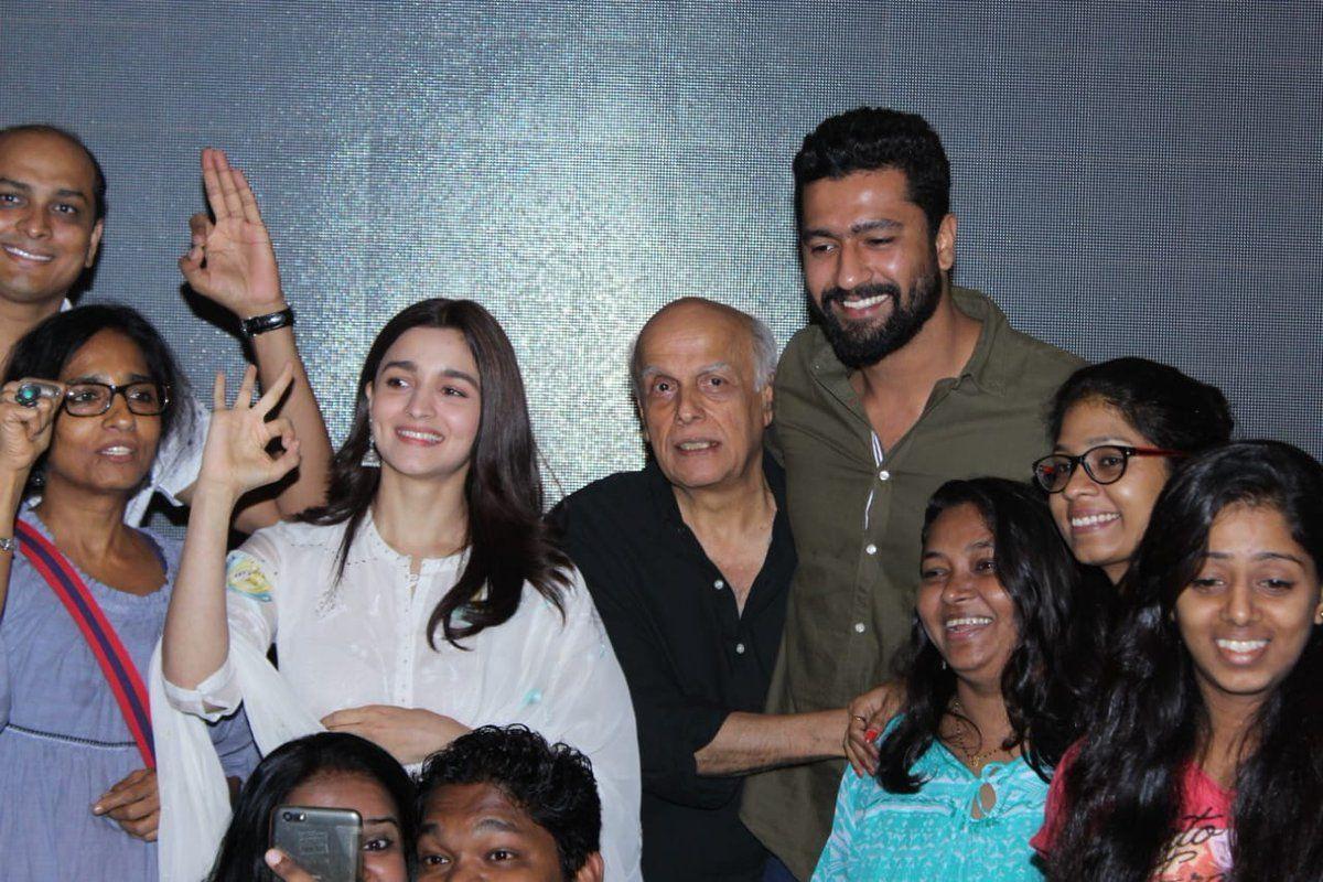 1200x800 colorfullhdwallpaper Bhatt and Mahesh