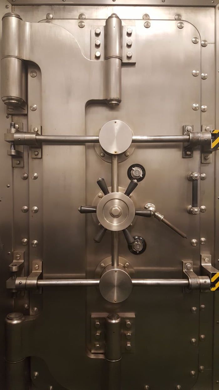700x1244 A vault door for your lock screen