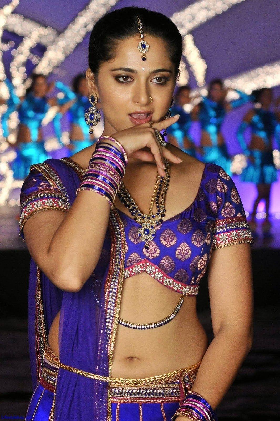1065x1600 Anushka Shetty