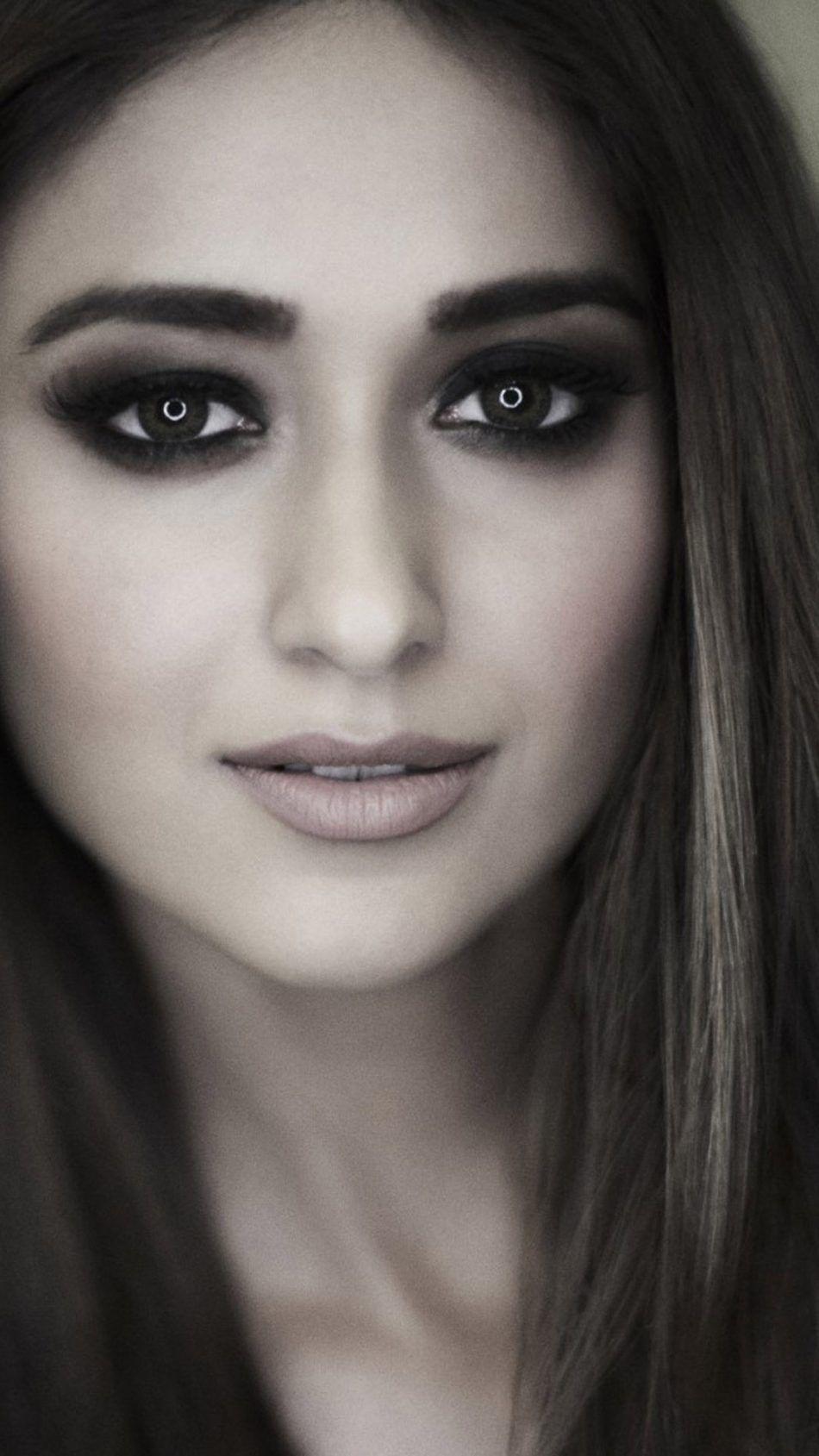 950x1689 Download Ileana D'Cruz 2018 Free Pure 4K Ultra HD Mobile
