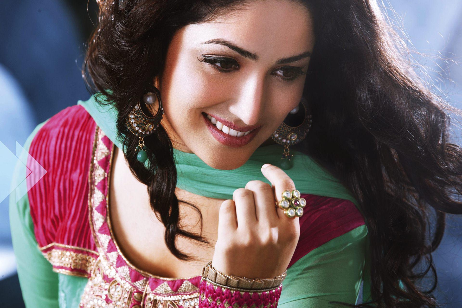 1920x1280 Desktop Yami Gautam Free HD Wallpaper