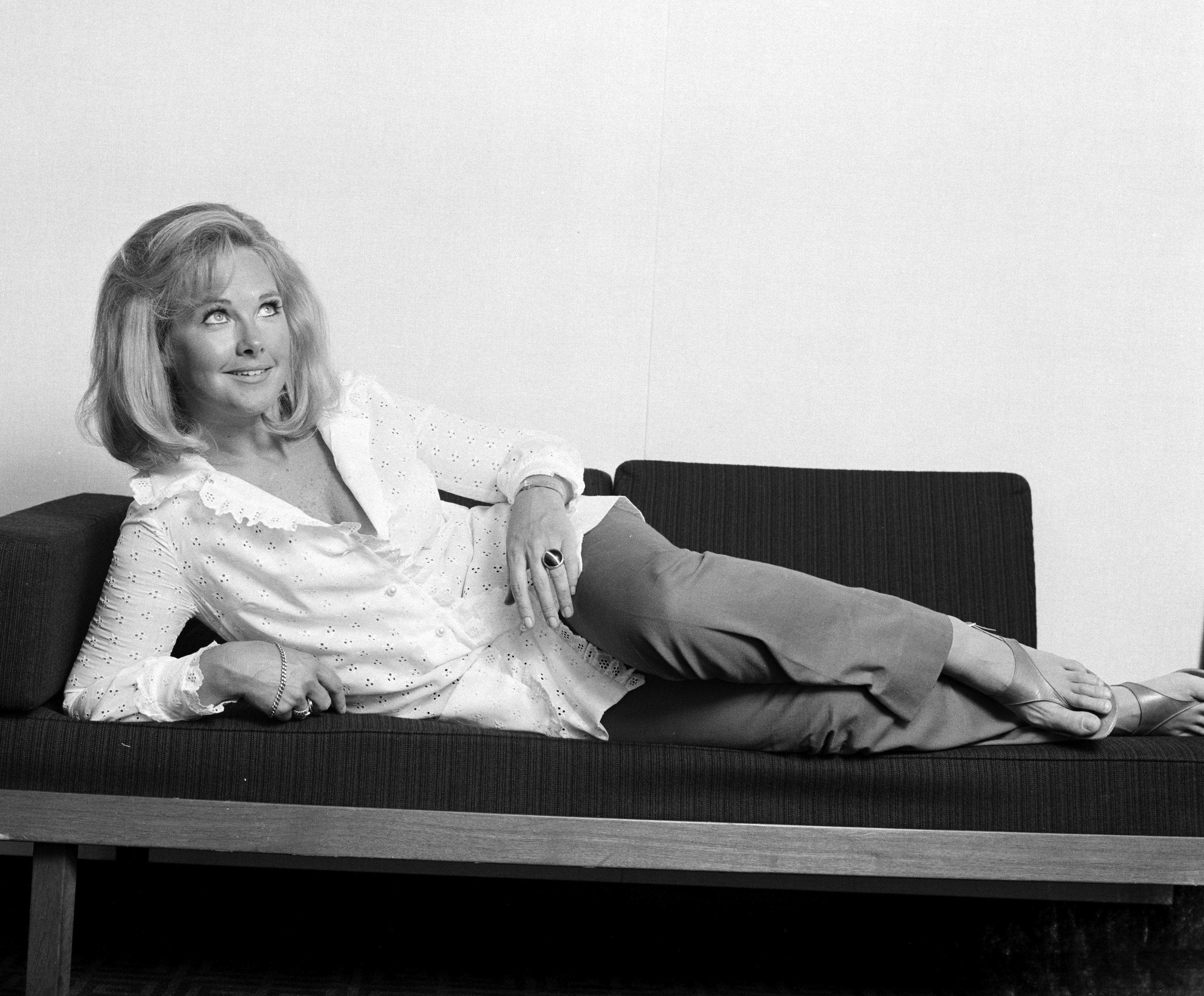 3000x2481 Wanda Ventham HD