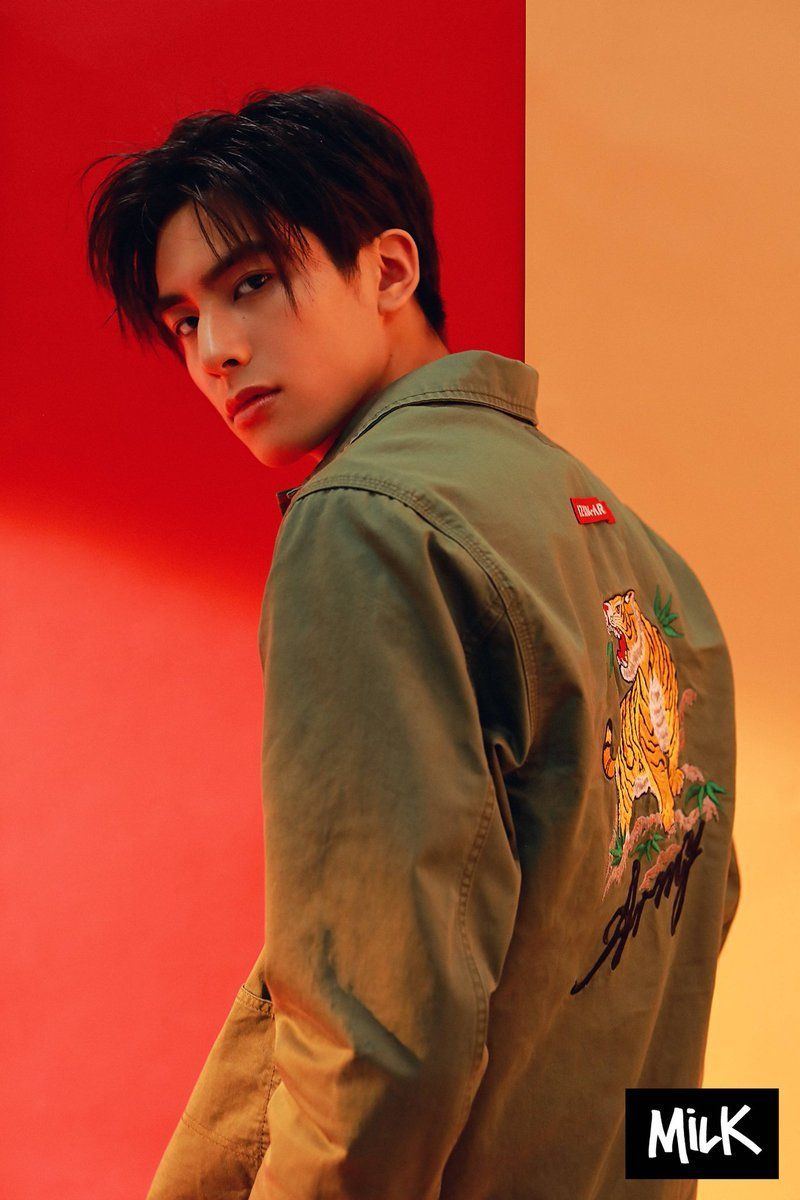 800x1200 Song Weilong Wallpaper