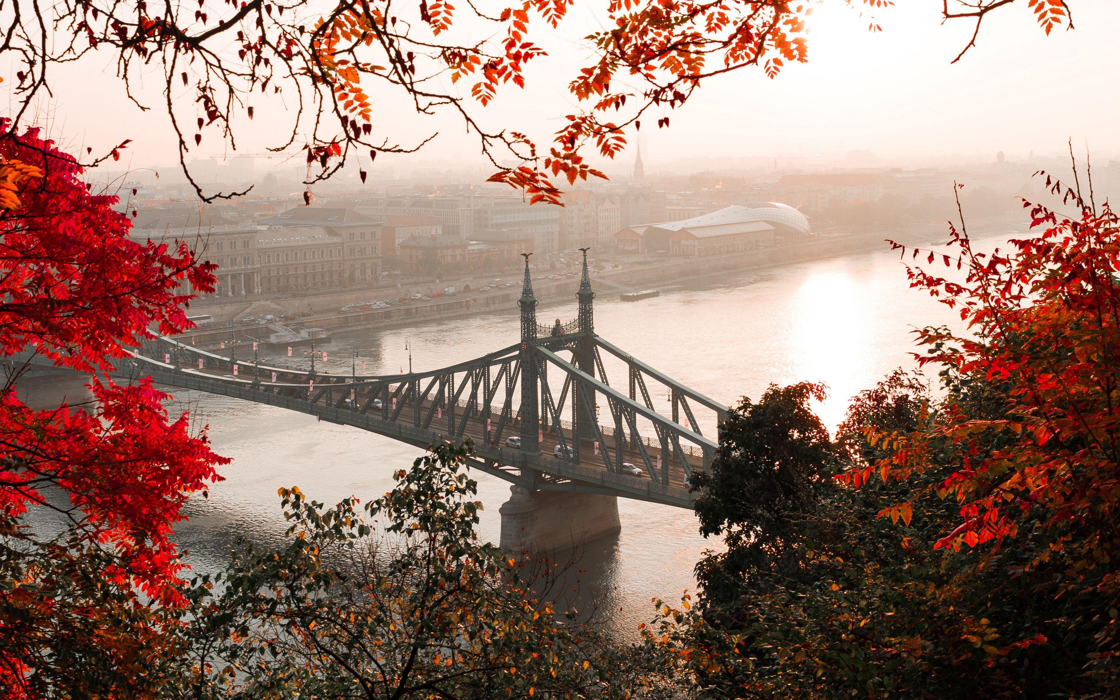 3840x2400 Download wallpaper 3840x2400 bridge, autumn, city, citadella