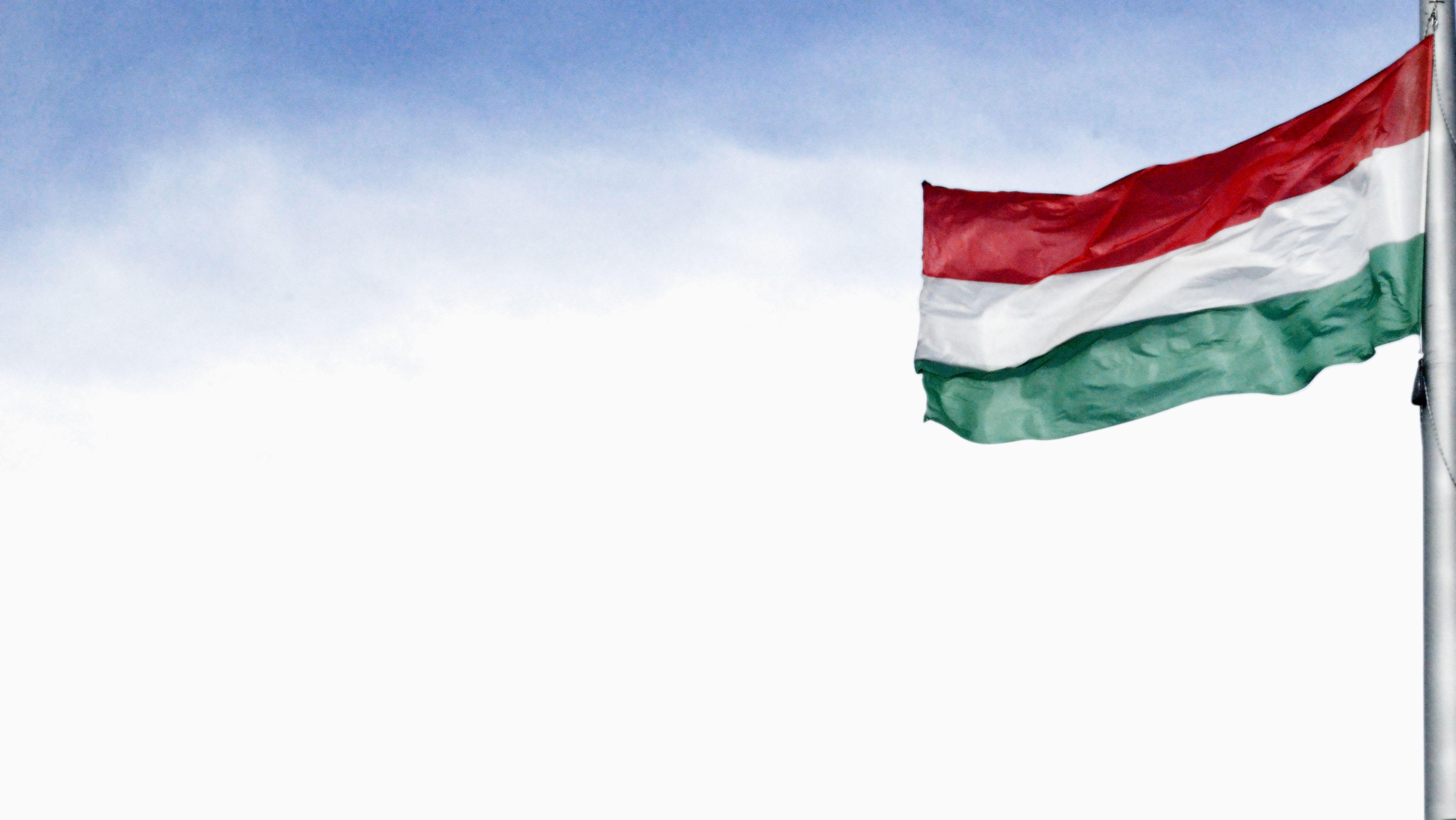 4703x2650 Hungary Flag Wallpaper