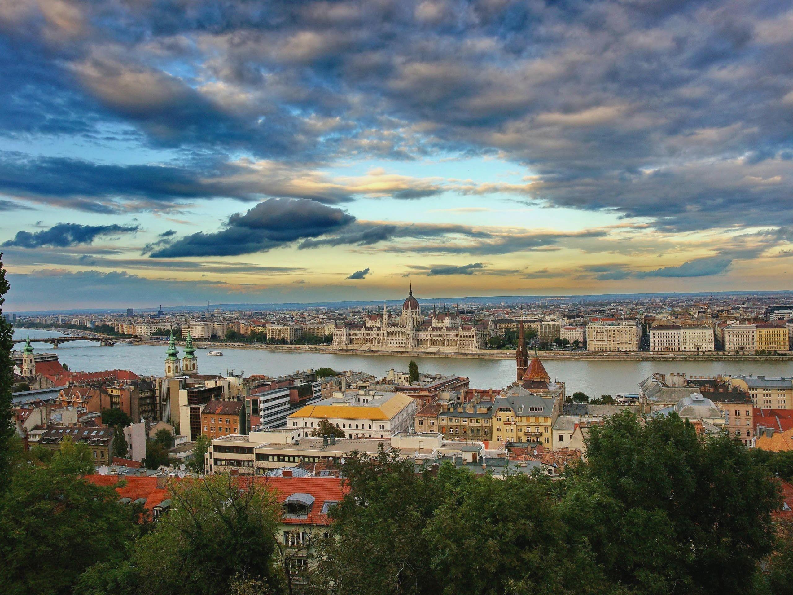 2560x1920 Hungary Wallpaper HD Download