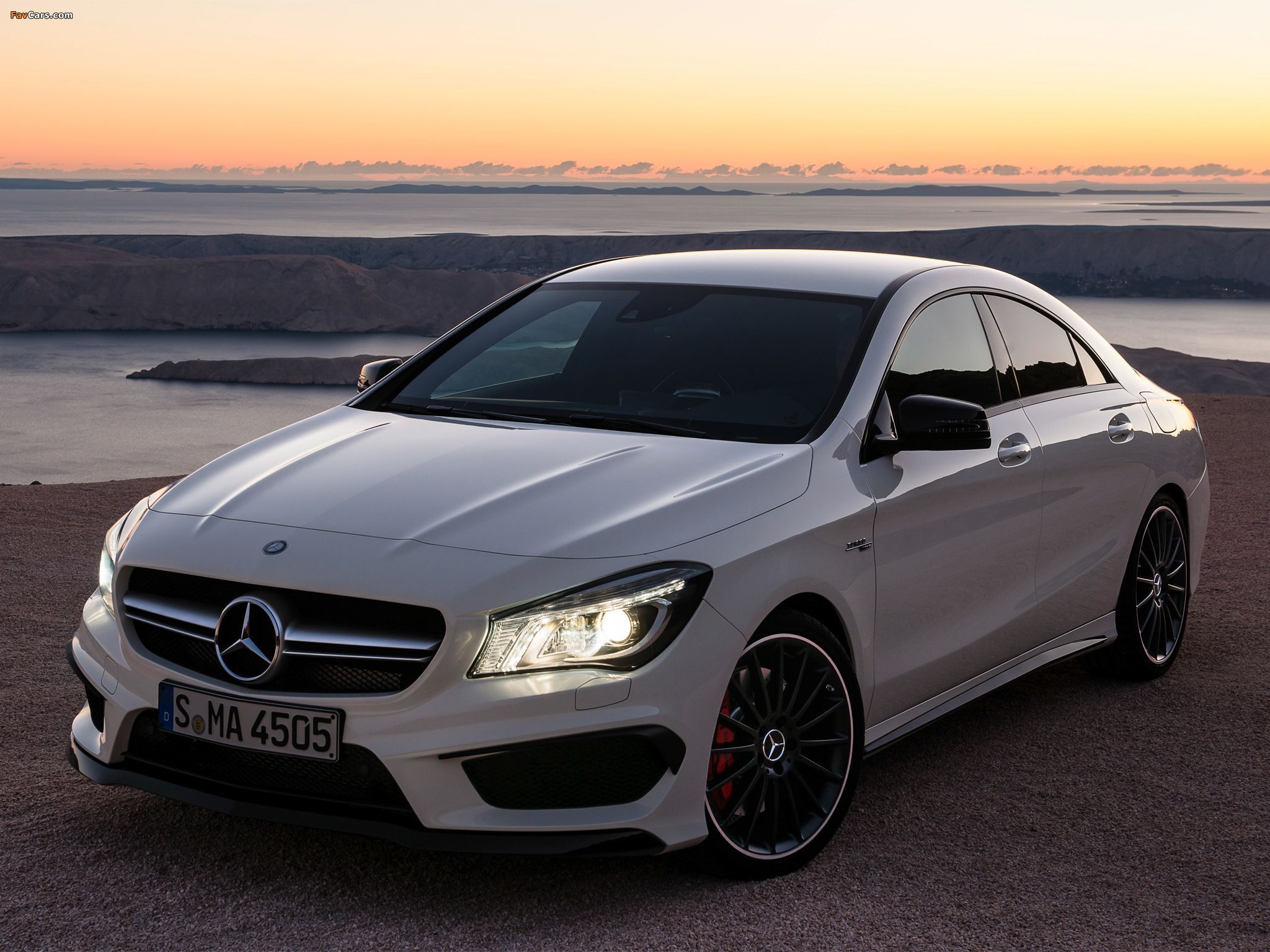 2048x1536 Mercedes Benz CLA 45 AMG (C117) 2013