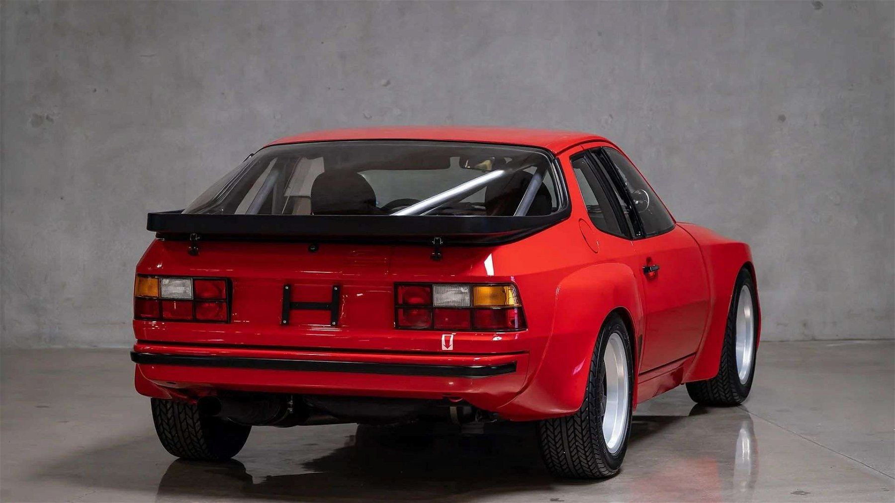 1800x1012 Porsche 924 Carrera GTS 1981
