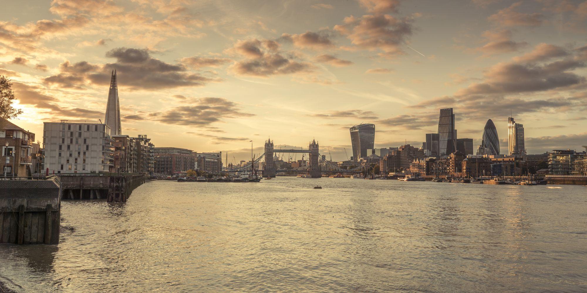 2000x1000 River Thames and London Skyline