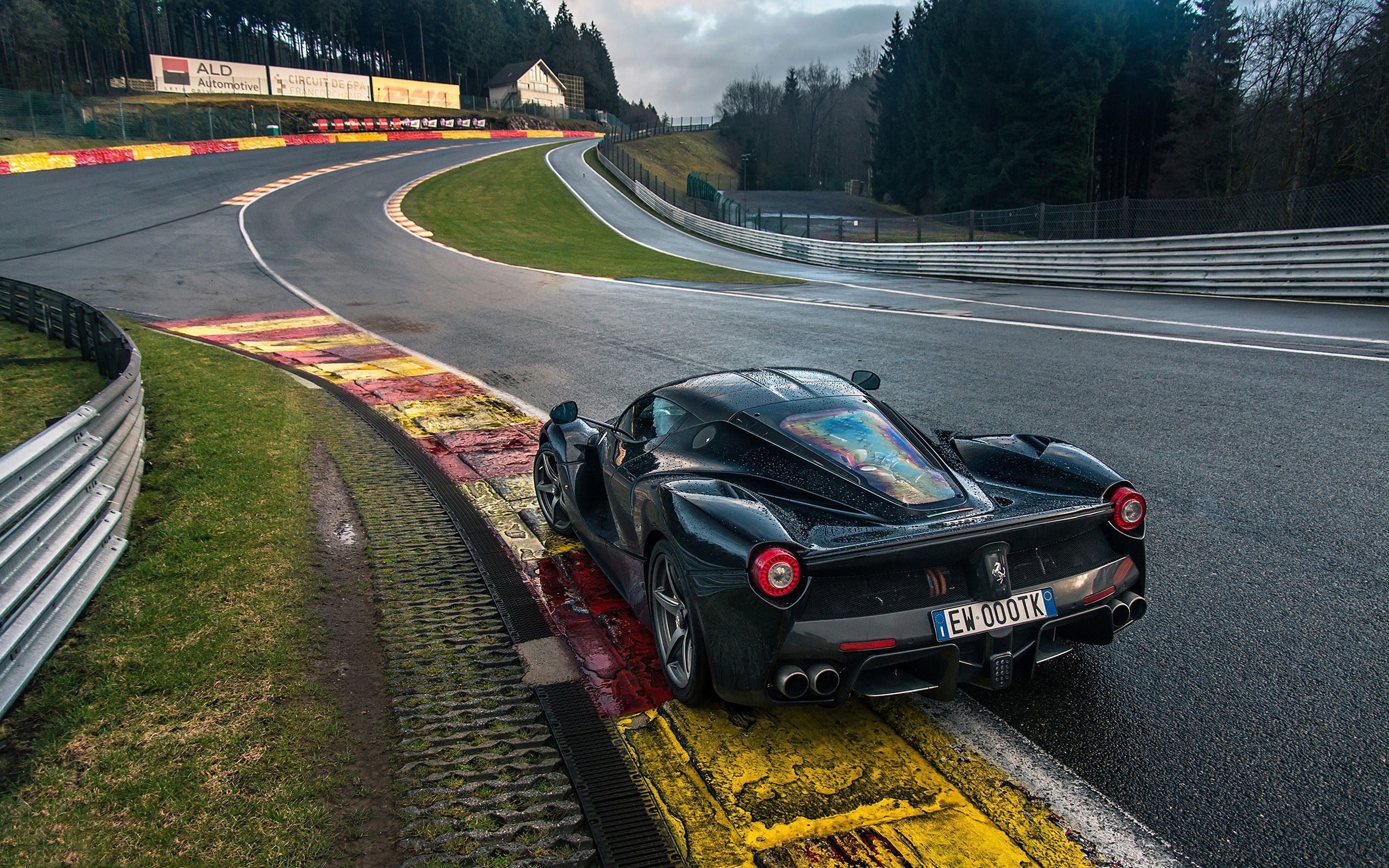2560x1600 Ferrari LaFerrari Wallpaper