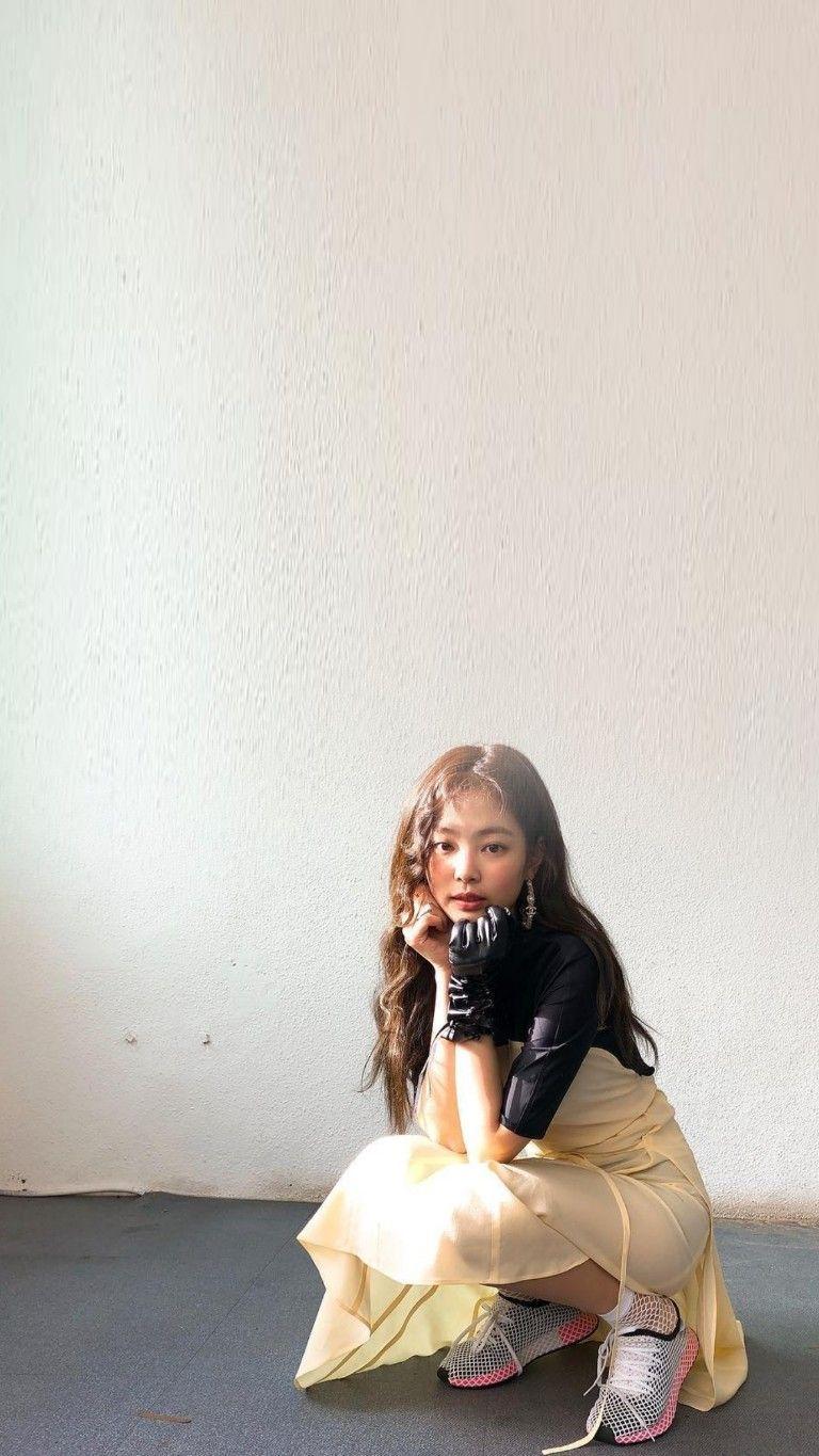 768x1365 Wallpaper Black Pink Jennie