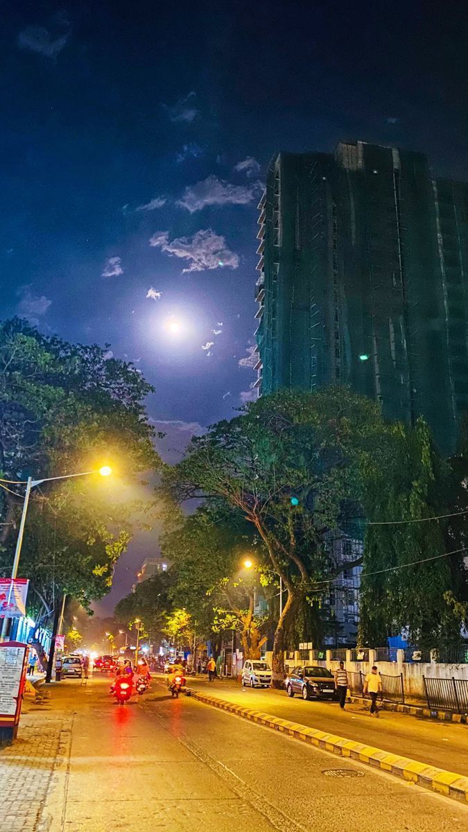 675x1200 Moonlight // Street light // mumbai