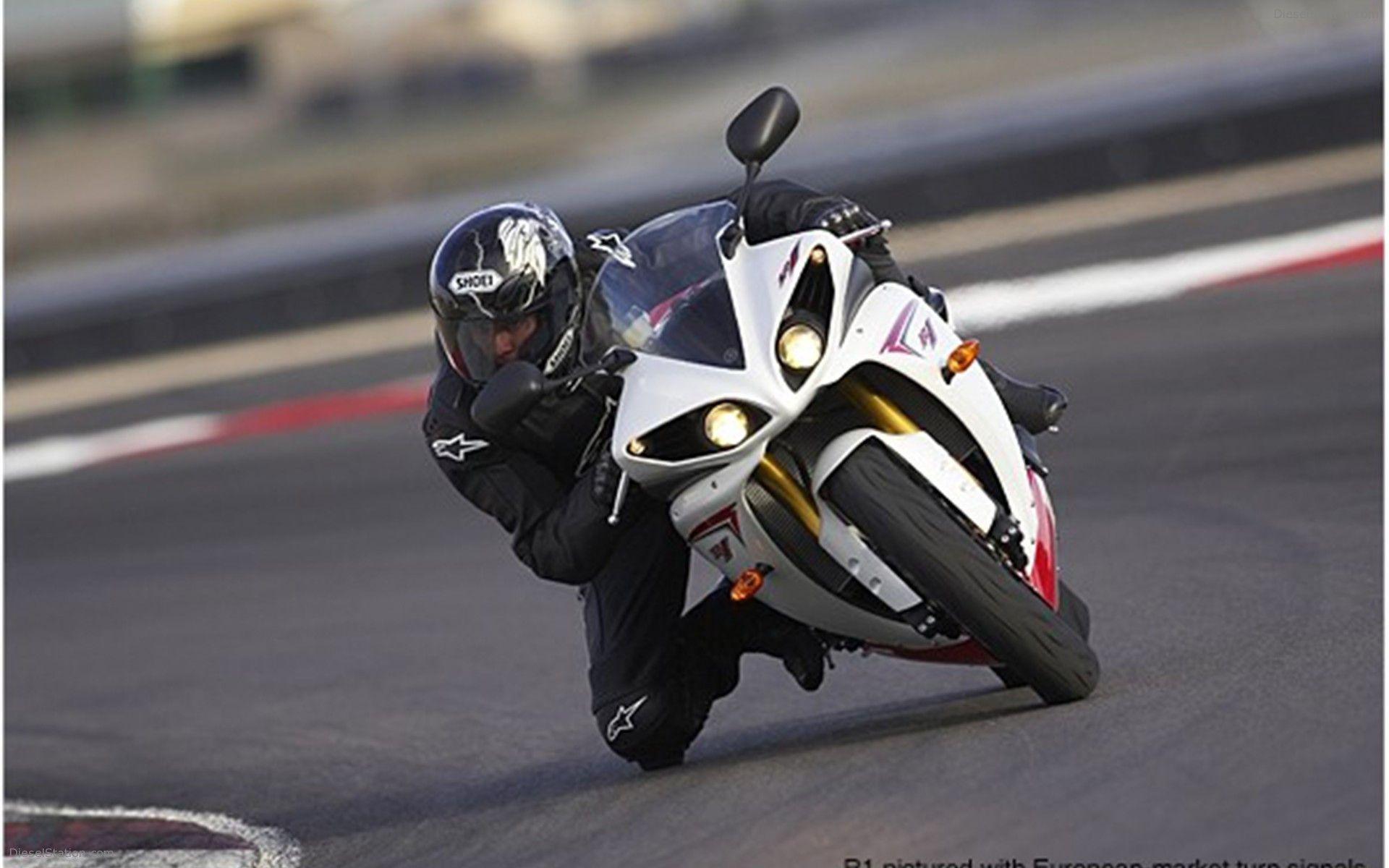 1920x1200 Yamaha R1 Wallpaper HD