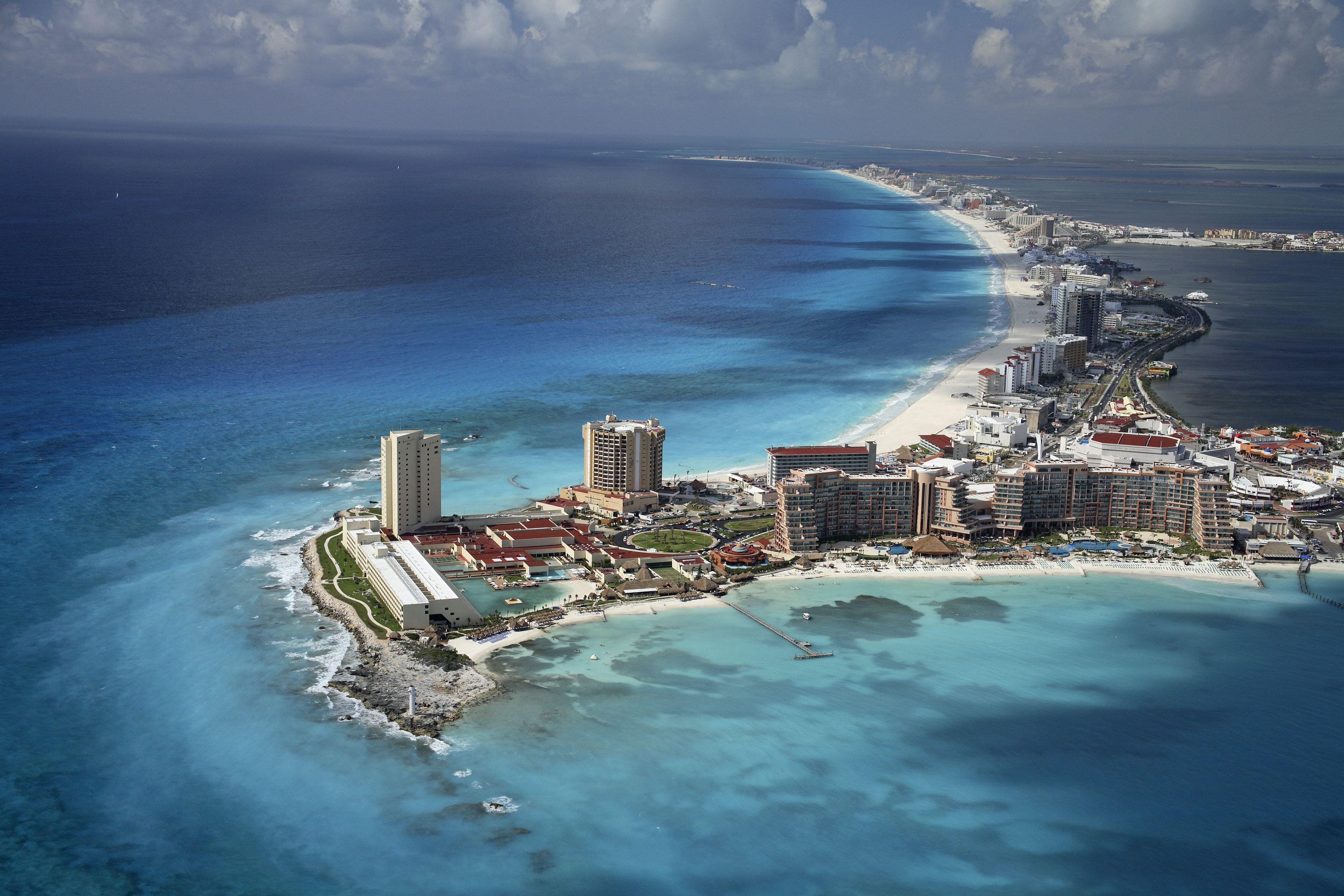 3744x2496 Cancun Wallpaper