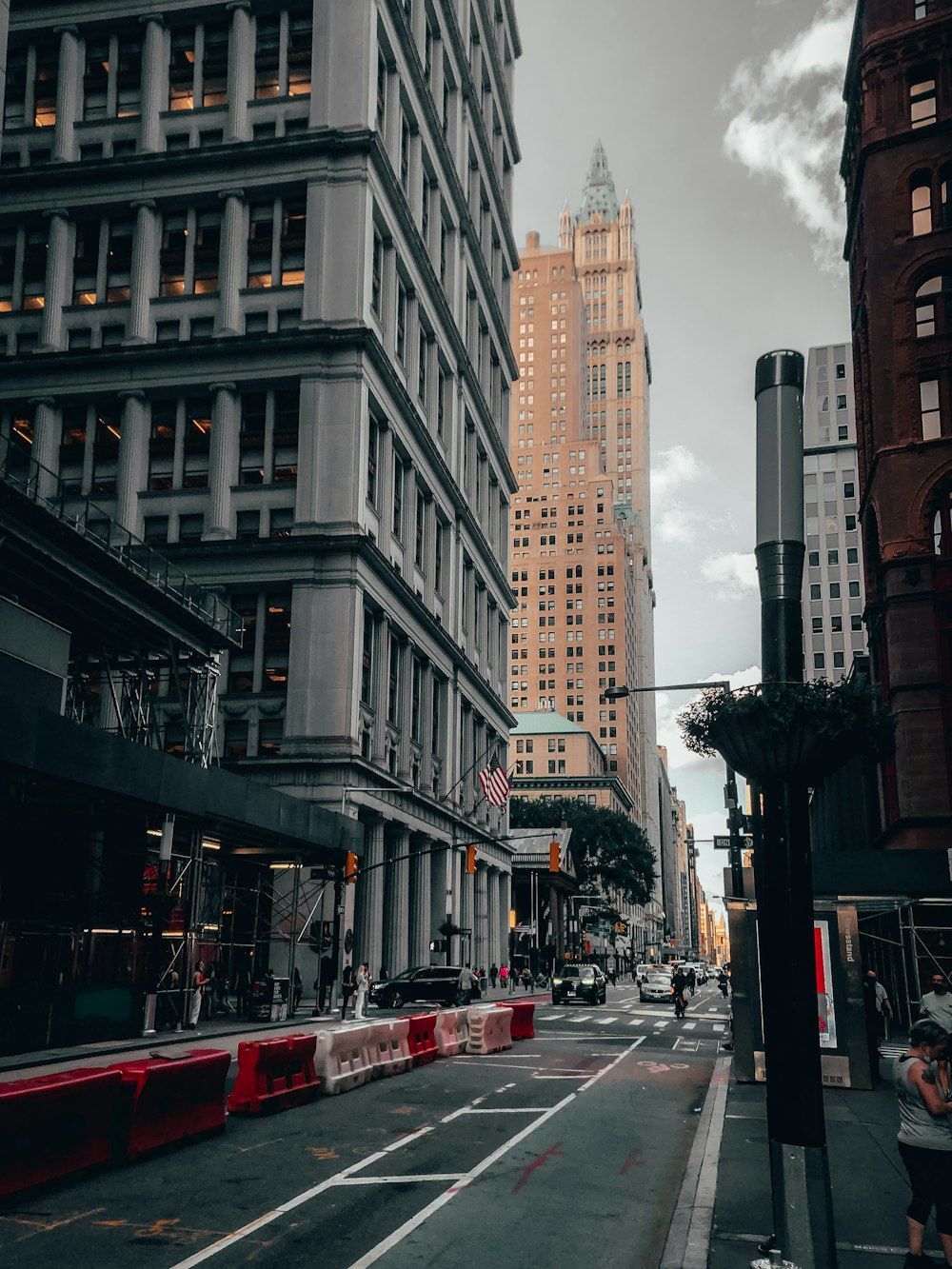 1000x1333 A city street with tall buildings