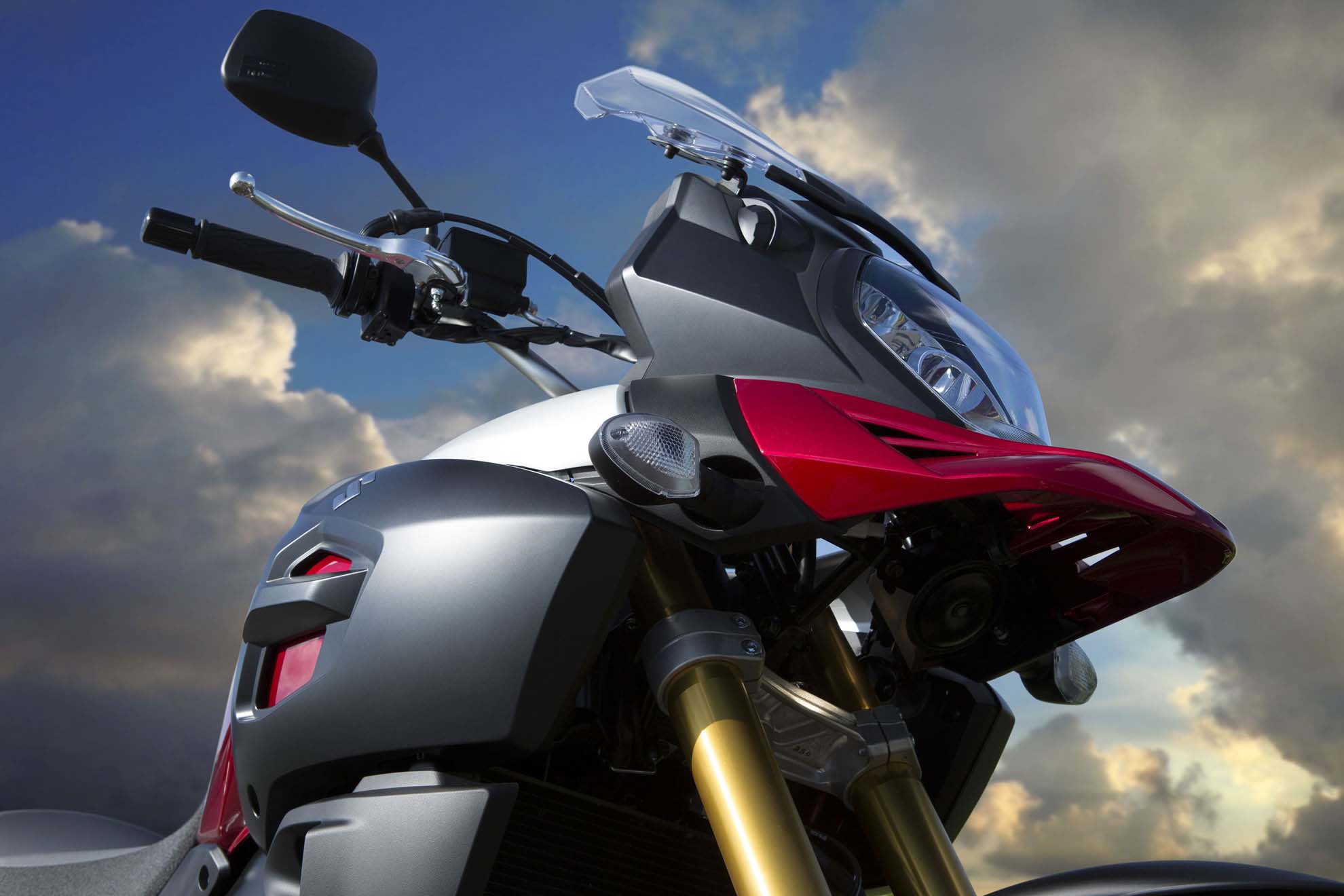1980x1320 Hi Res Photo Of The 2014 Suzuki V Strom 1000 & Rubber