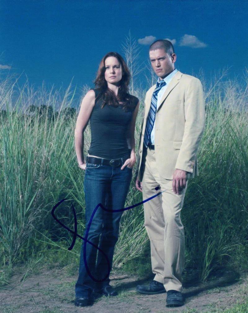 800x1010 Sarah Wayne Callies Authentic