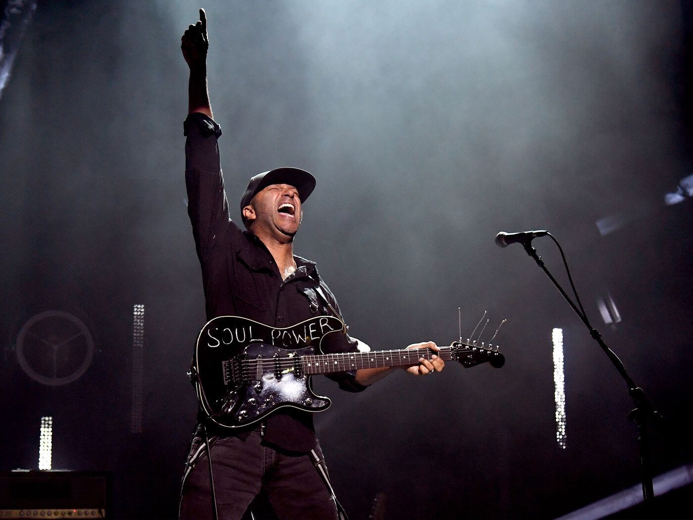 1400x1050 Tom Morello Surprises 10 Year Old Fan