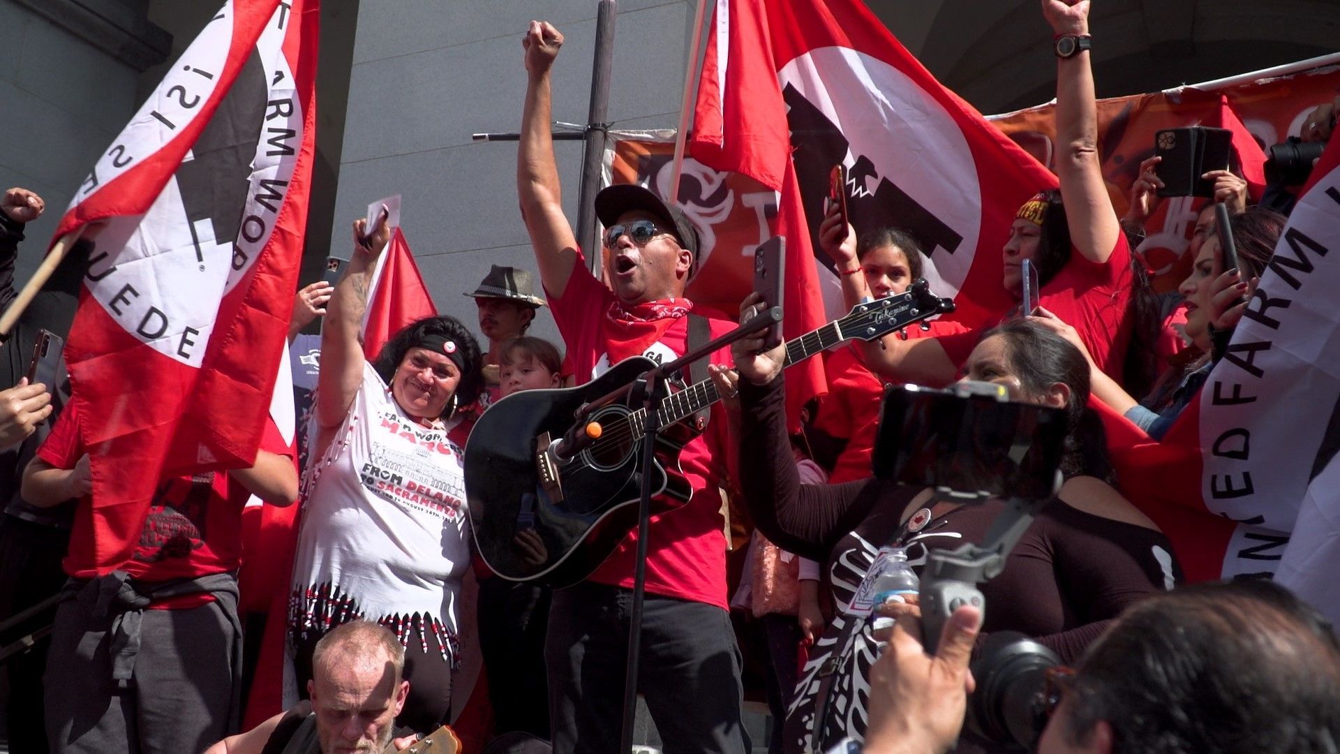 1920x1080 Tom Morello rallies for farmworkers