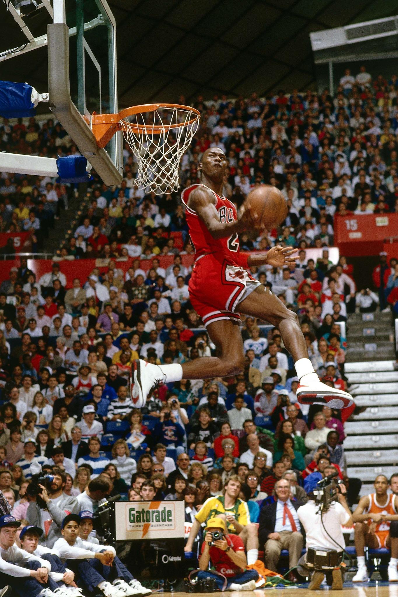 1365x2048 TBT.Michael Jordan takes flight