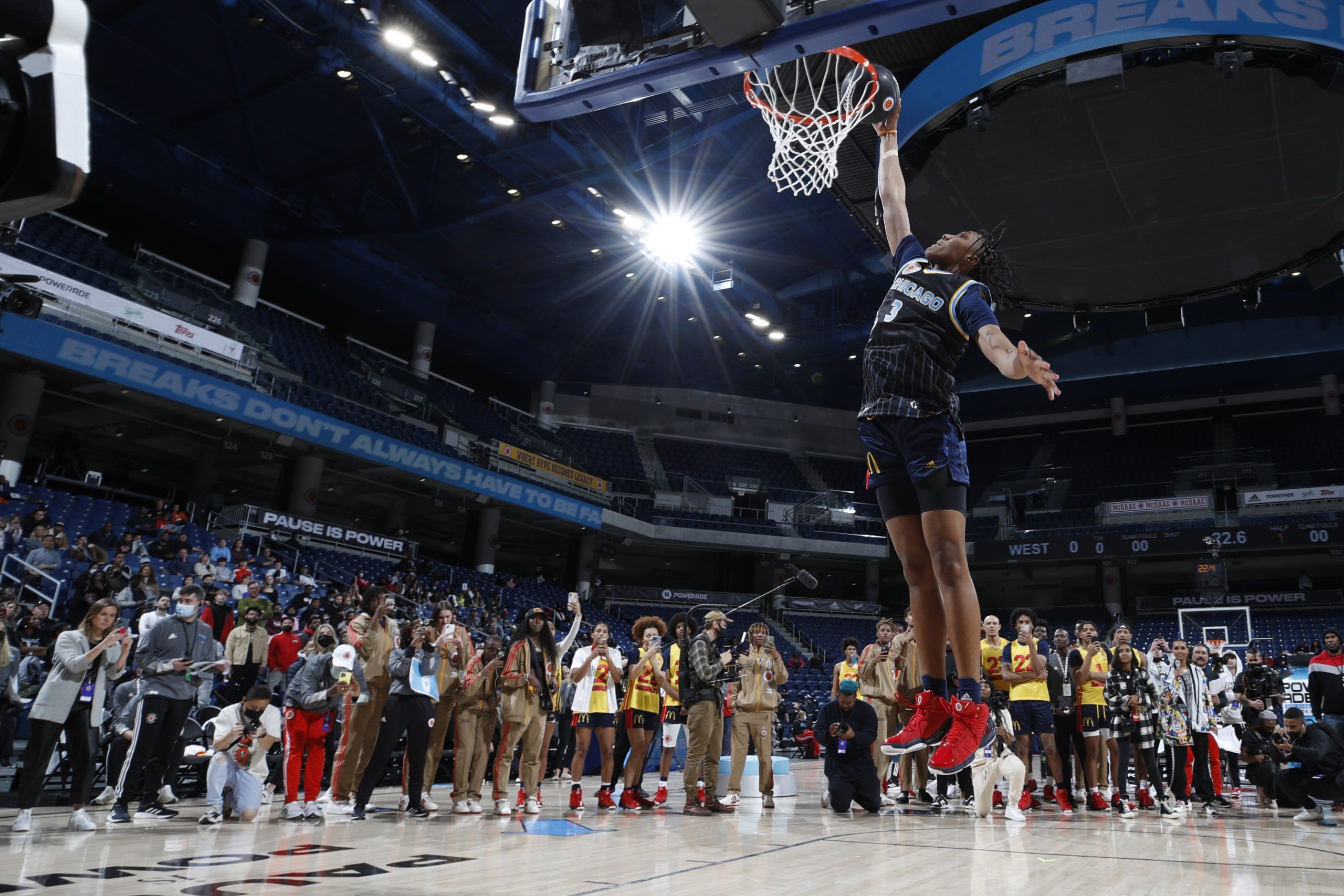 2560x1707 American dunk contest