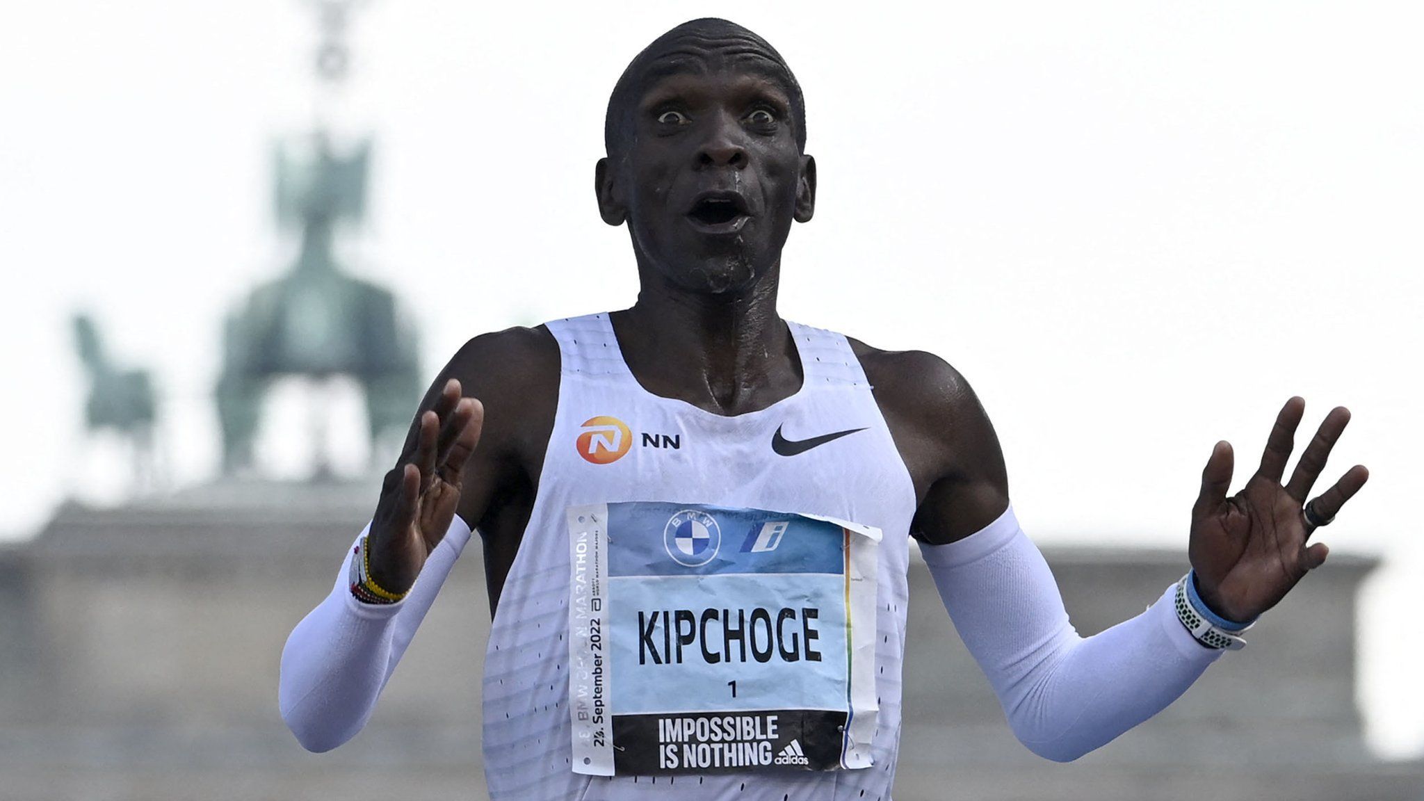 2048x1152 Eliud Kipchoge breaks his own marathon