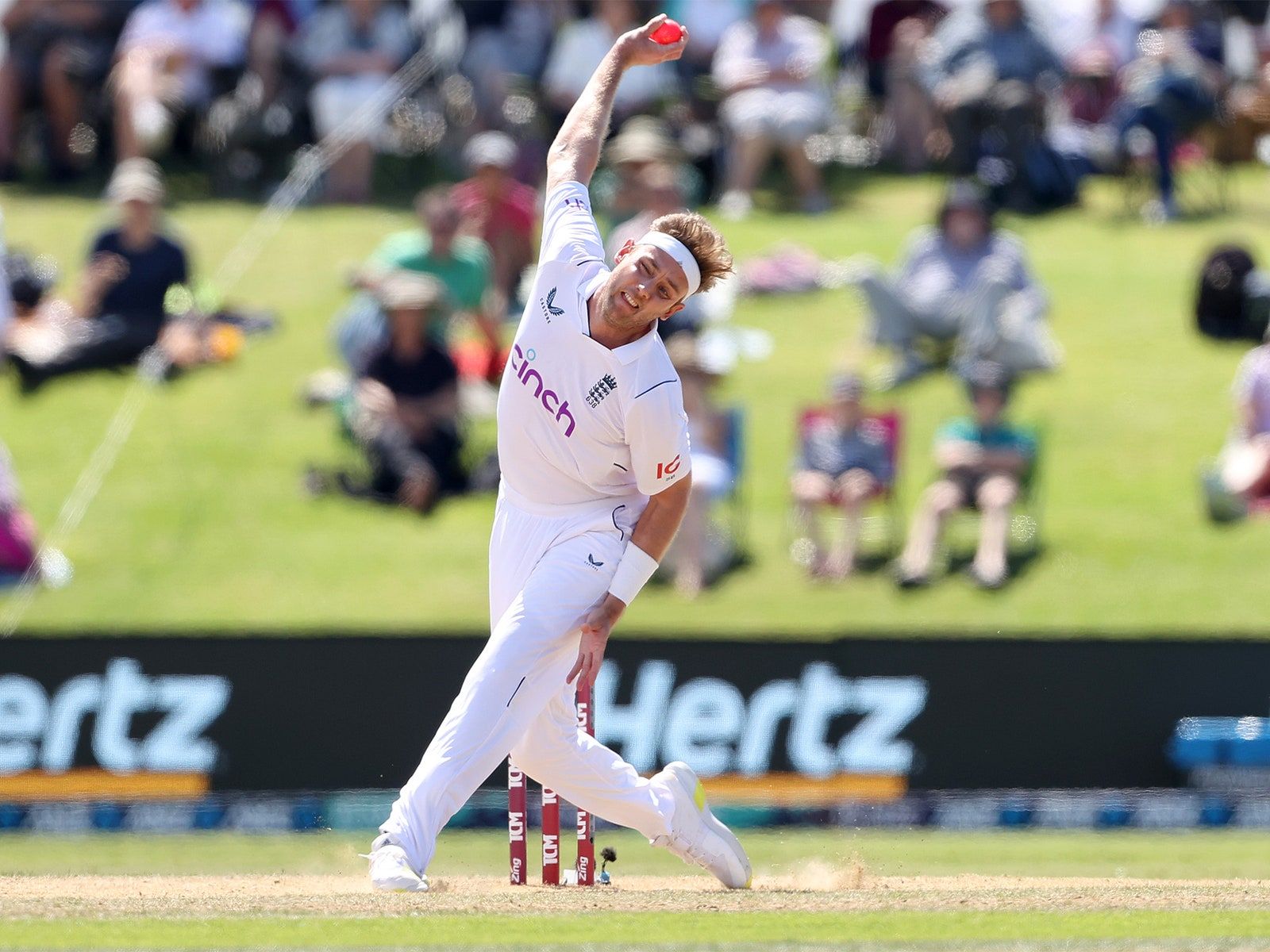 1600x1200 Stuart Broad on always trying to