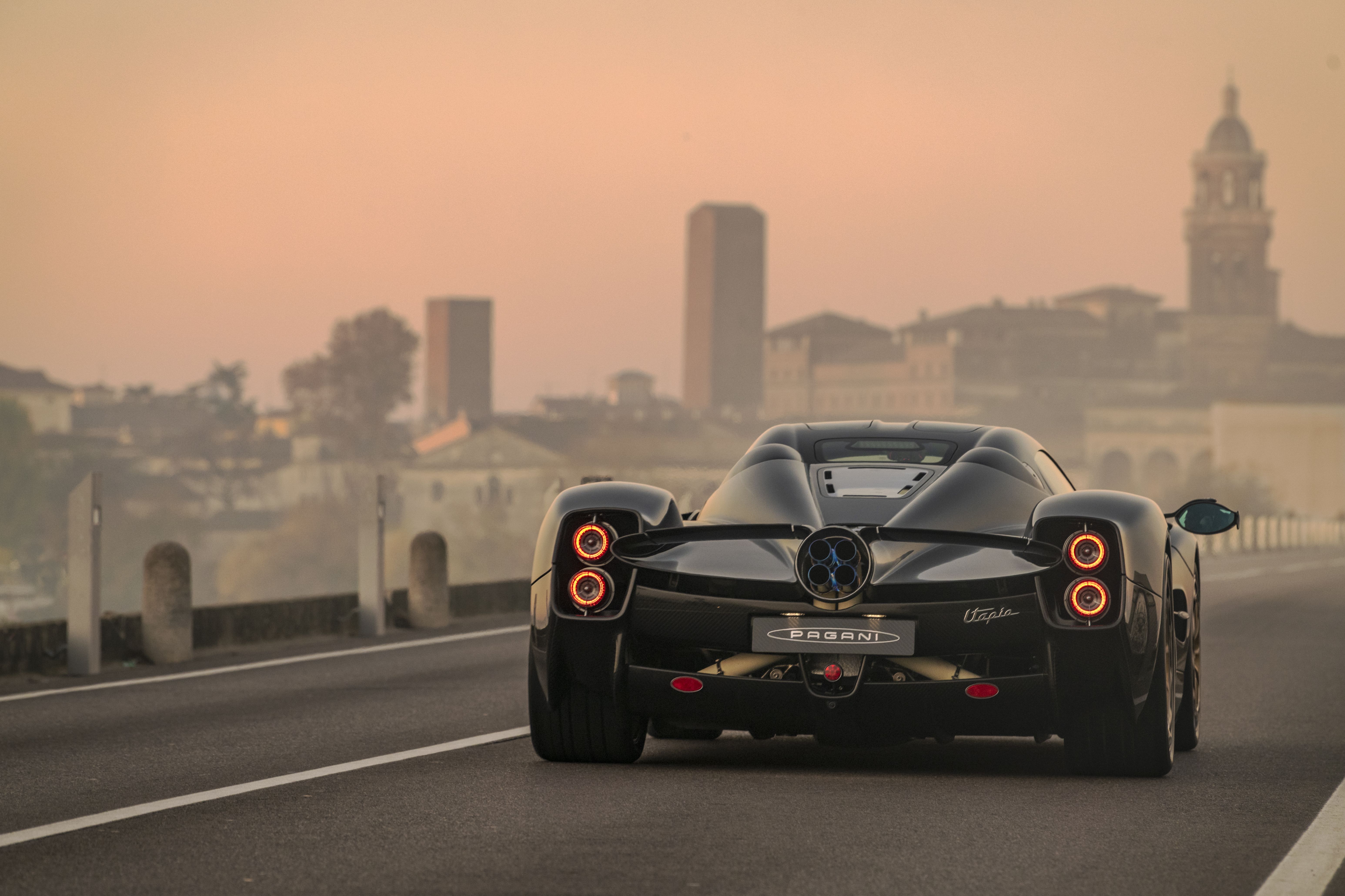 6185x4123 PAGANI UTOPIA STARS AT THE MOTOR VALLEY