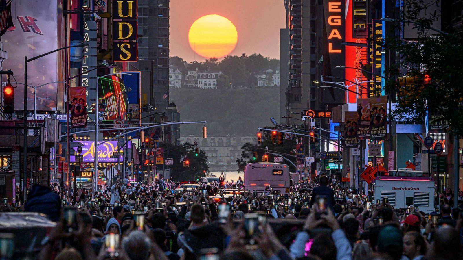 1600x900 There's still time to see Manhattanhenge