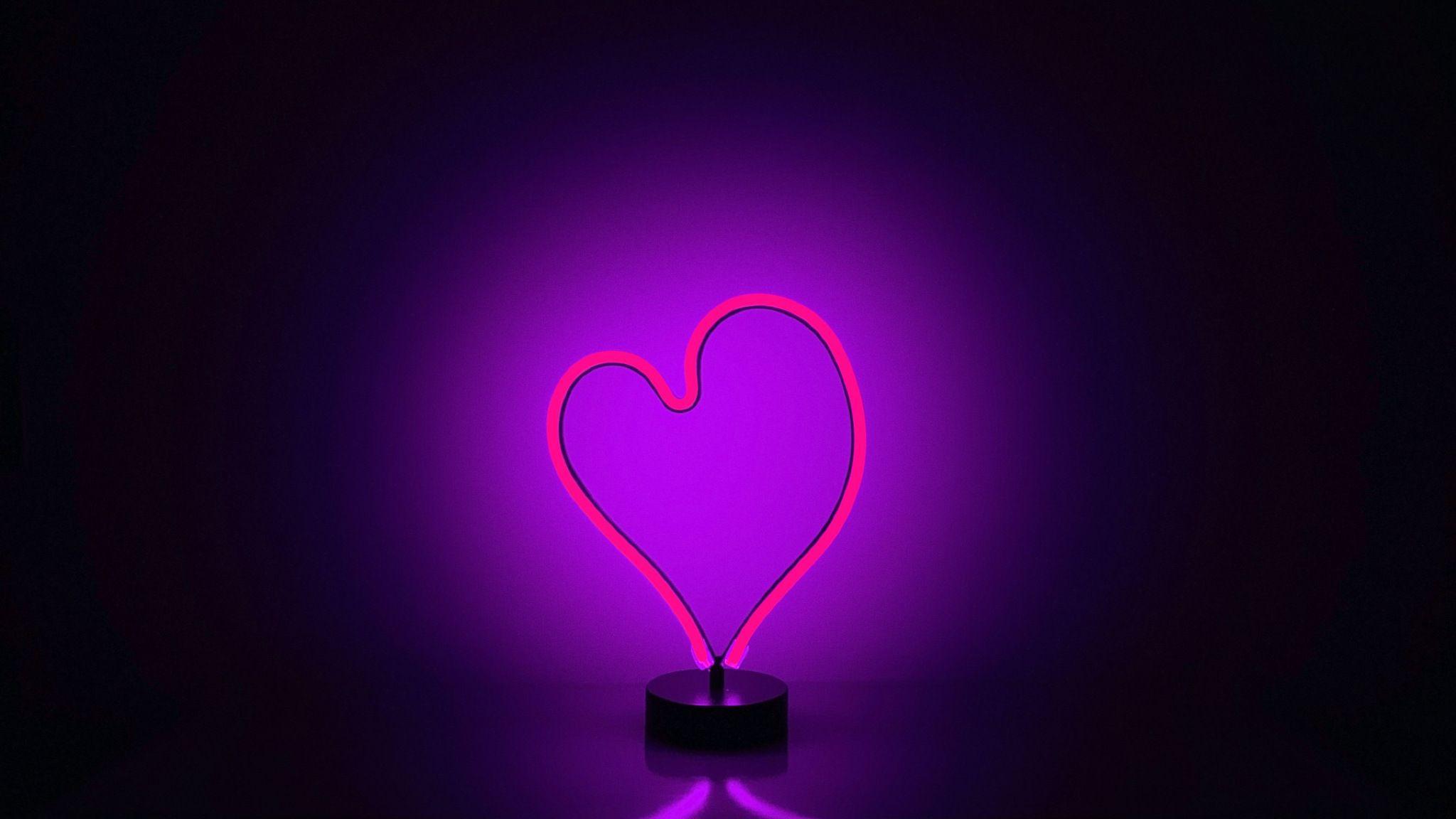 2048x1152 Neon Light Heart 2048x1152 Resolution Wallpaper