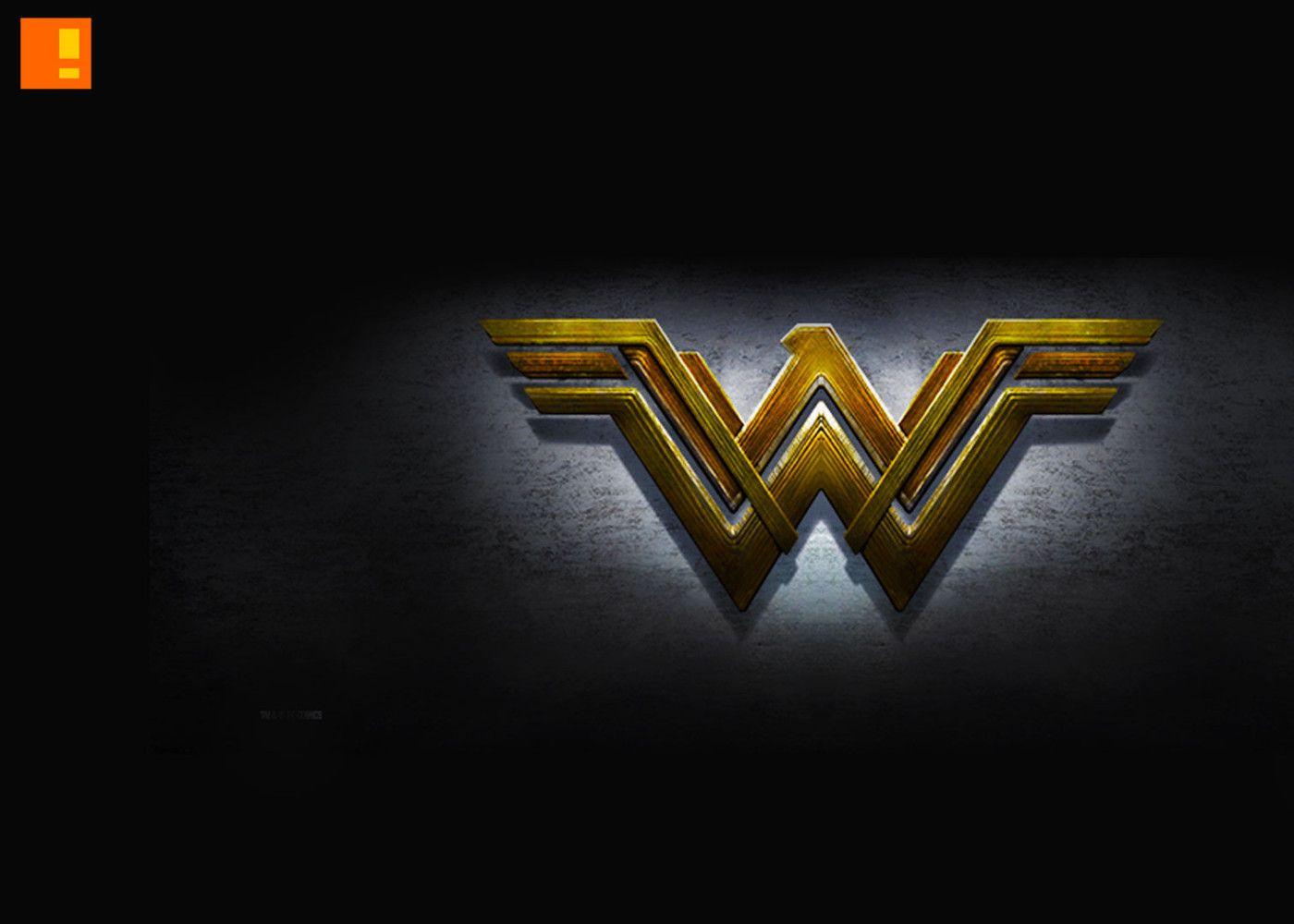 Wonder Woman Emblem Logo Acrylic Executive Display Piece Desk Top Paperweight 