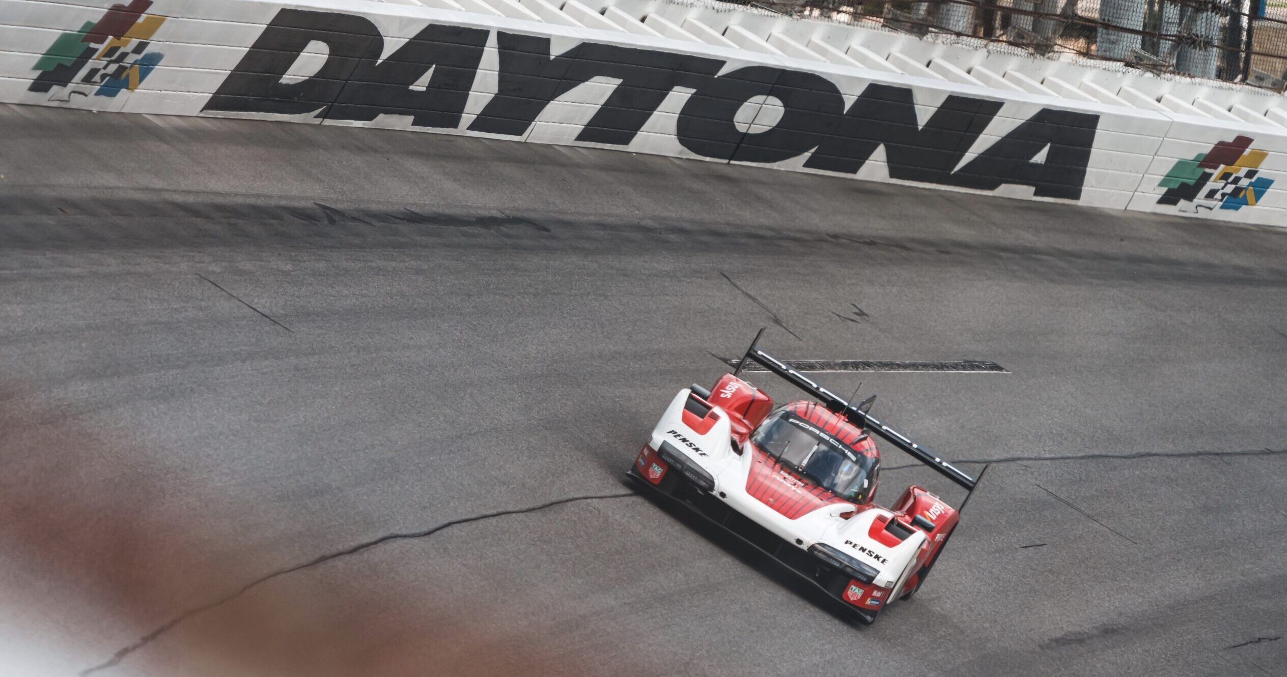 2528x1331 Porsche 963 Tests At Daytona