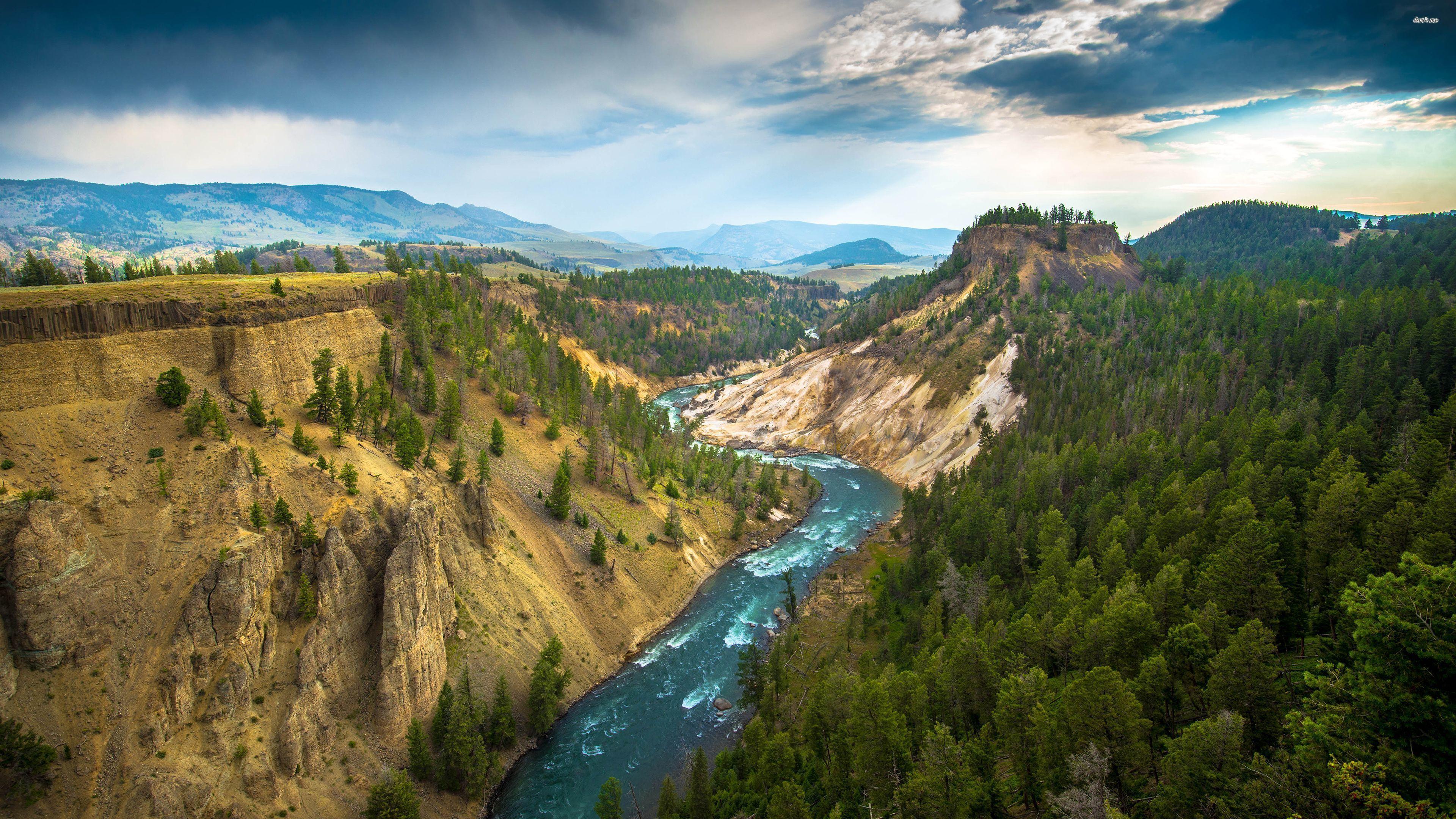 3840x2160 Beautiful view of the Yellowstone National Park wallpaper