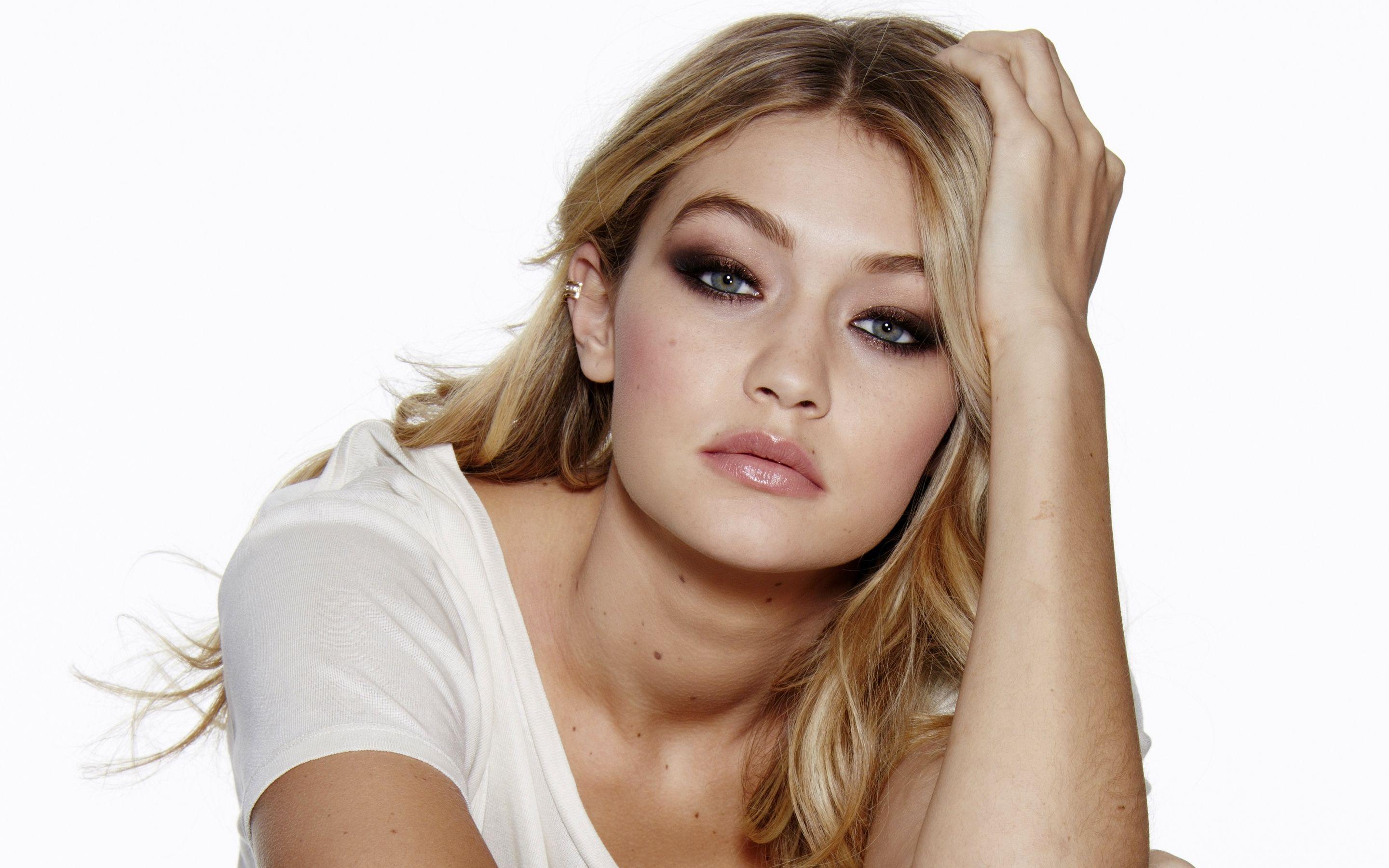 Gigi Hadid Wallpapers - Top Free Gigi Hadid Backgrounds - WallpaperAccess