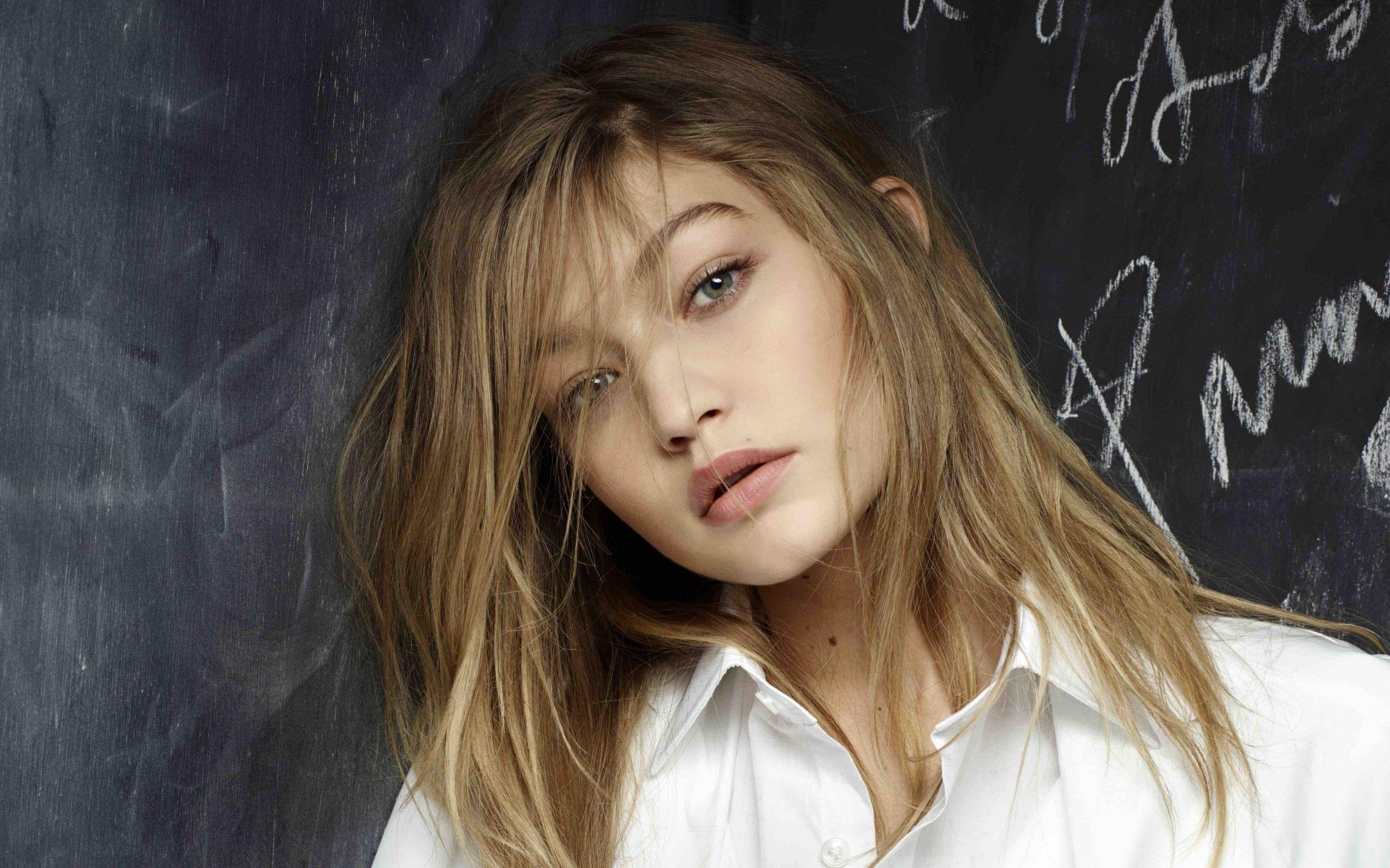 2560x1600 Download 2560x1600 Gigi Hadid, Blonde Model, Wallpaper