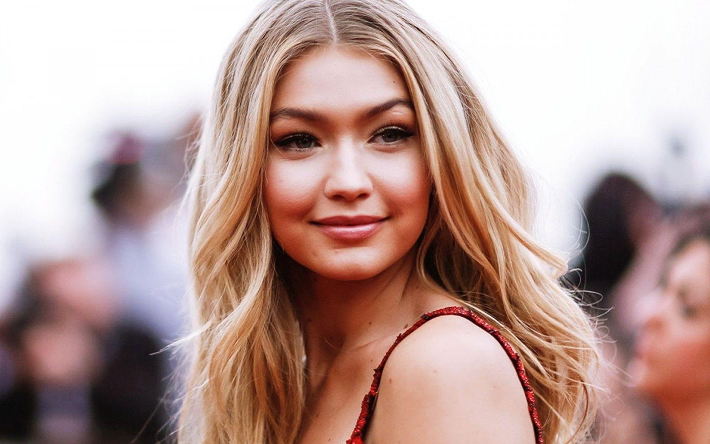 1440x900 Gigi Hadid Background Wallpaper 20848
