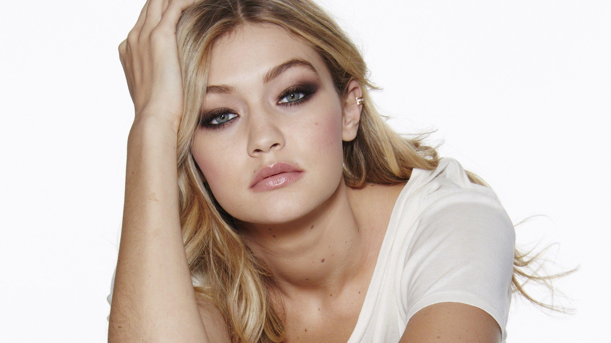 2560x1440 Gigi Hadid Wallpaper Background 54926 2560x1440px