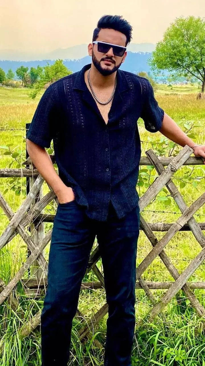 720x1280 यूट्यूब से कितना कमाता है 'फुकरा