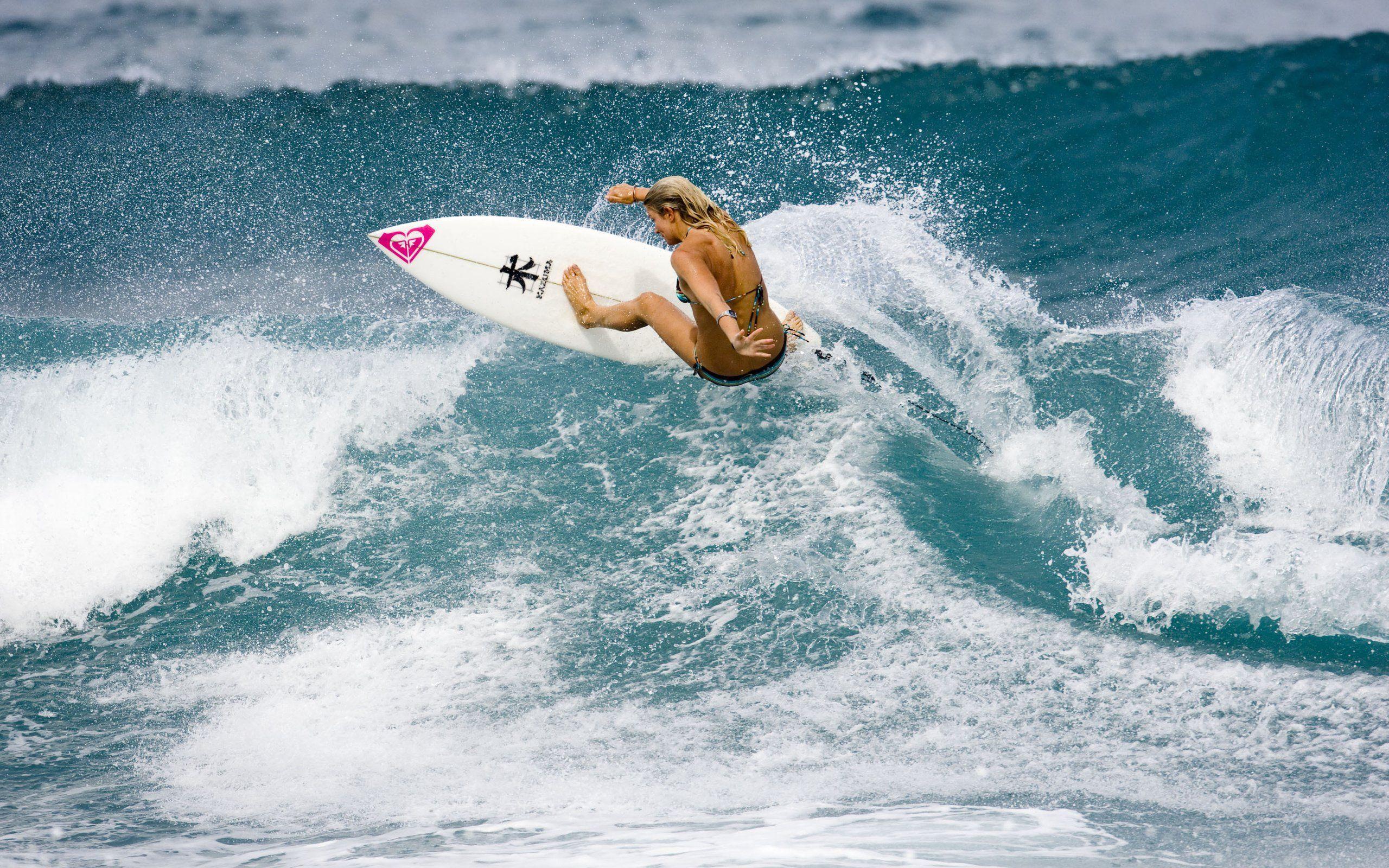 2560x1600 Awesome Surfer Girl Wallpaper