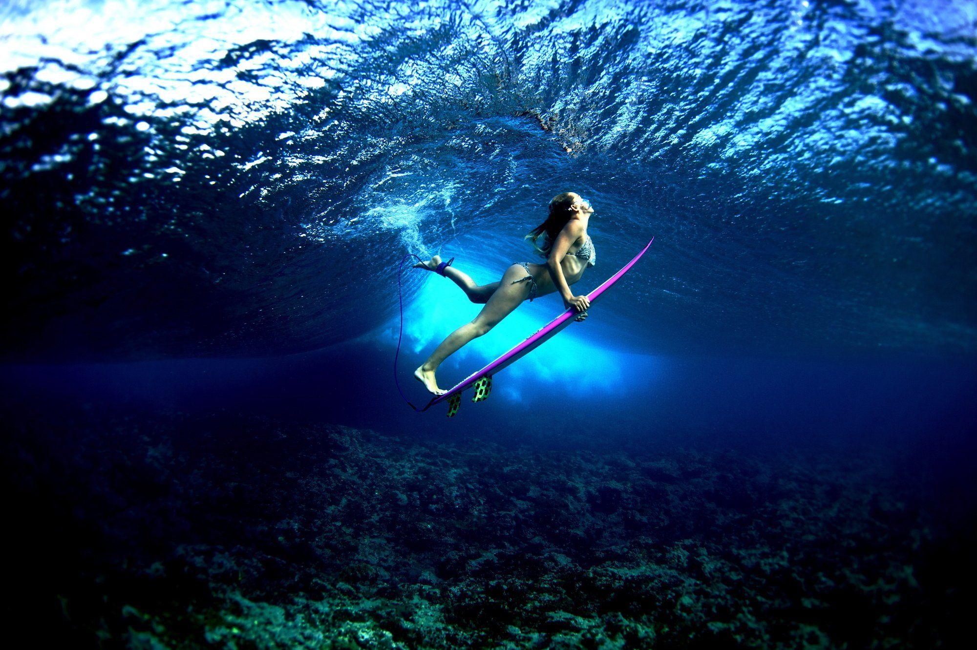 2000x1331 Surf Babe Wallpaper