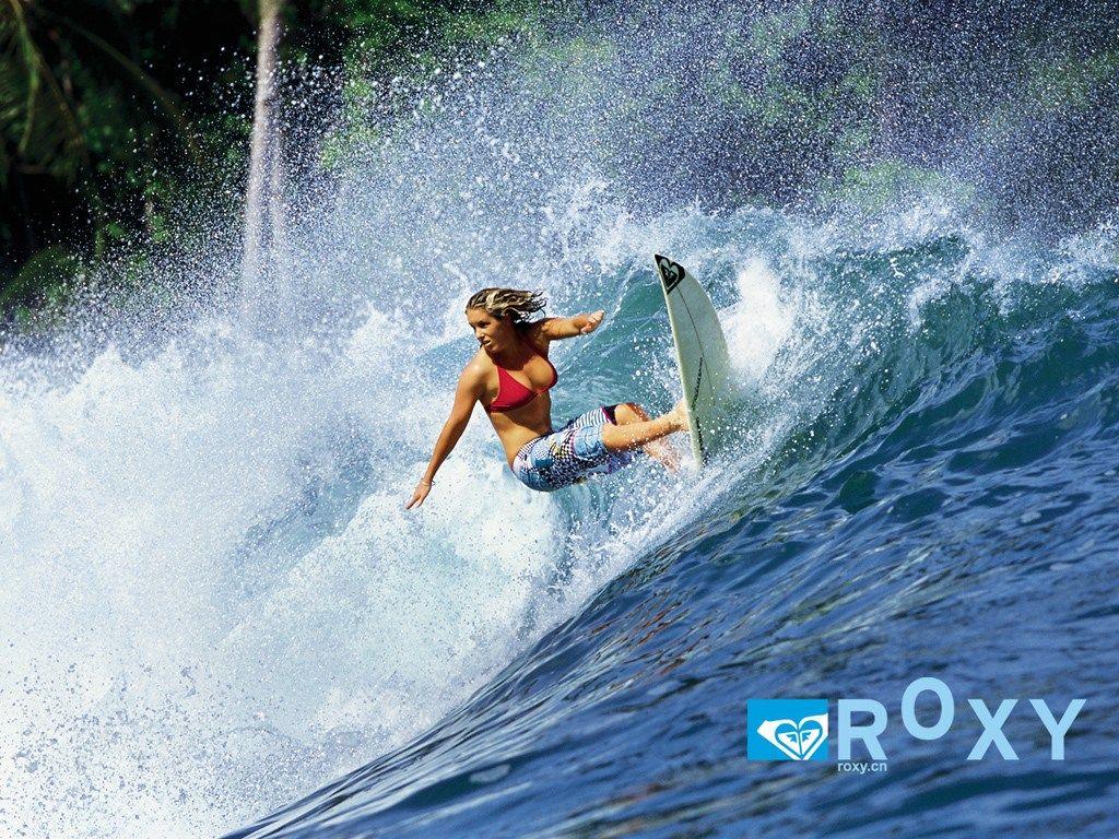 1024x768 Girls Surfing Wallpaper