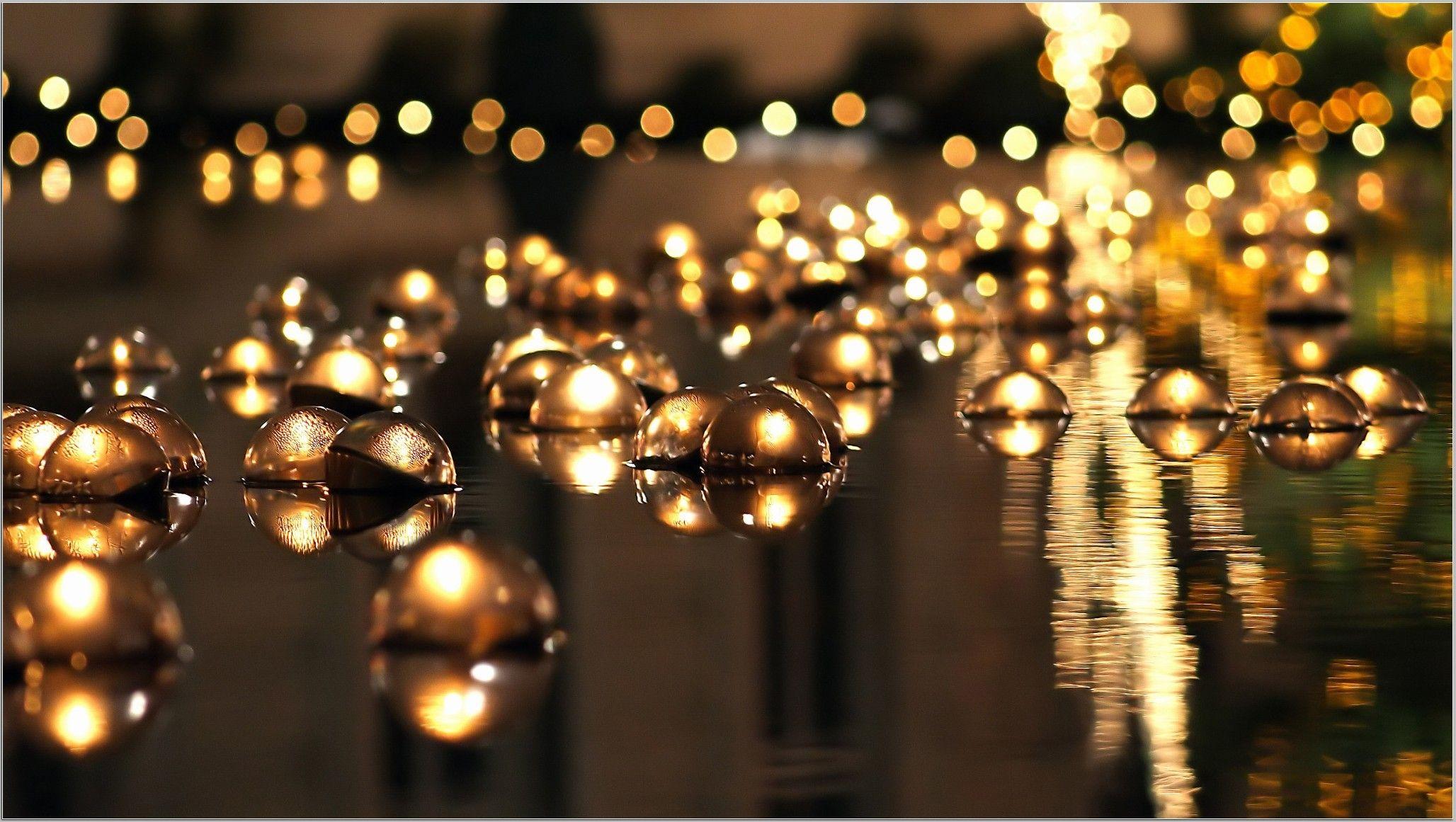 2056x1161 Candle Light Wallpaper