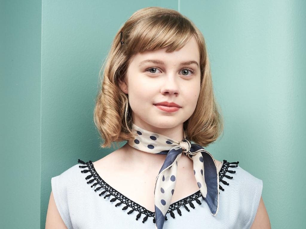 1024x768 Angourie Rice Fans / X