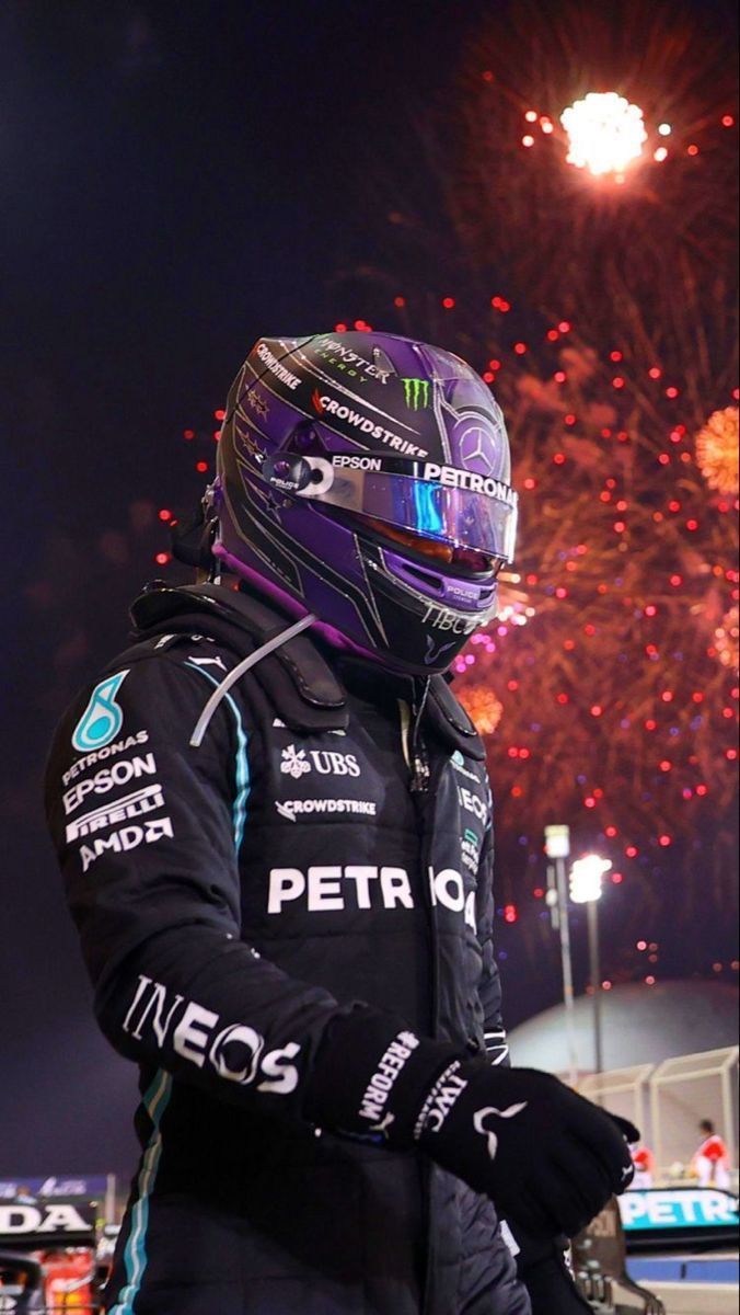 676x1200 F1 lewis hamilton, Mercedes lewis