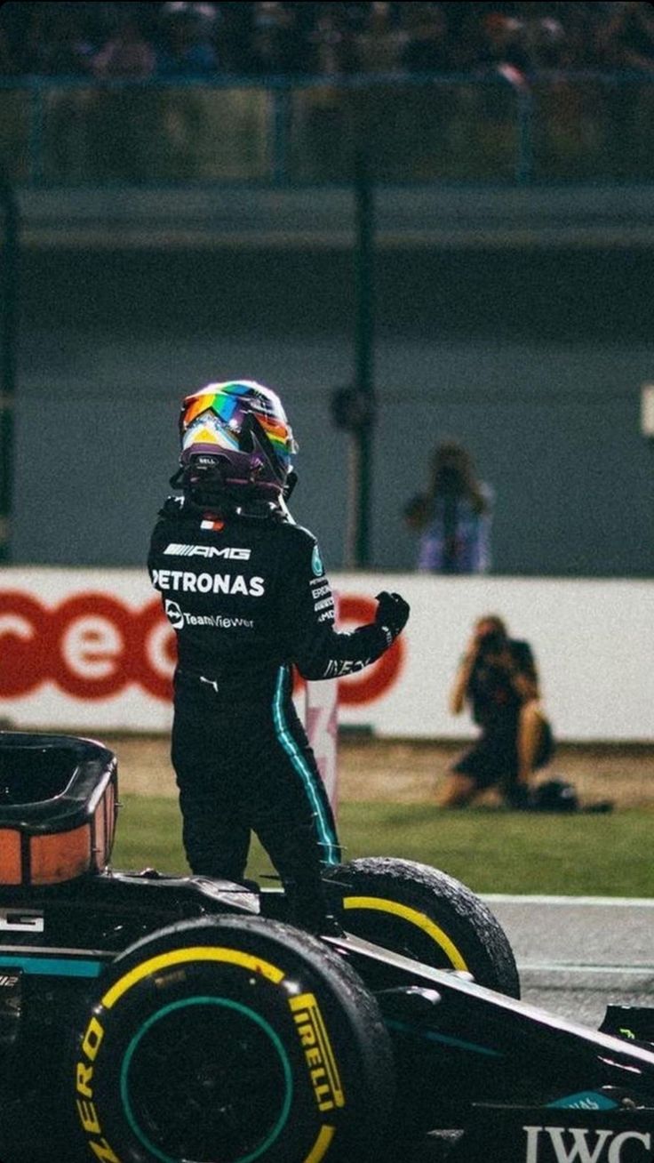 736x1308 Lewis Hamilton Qatar GP 2021