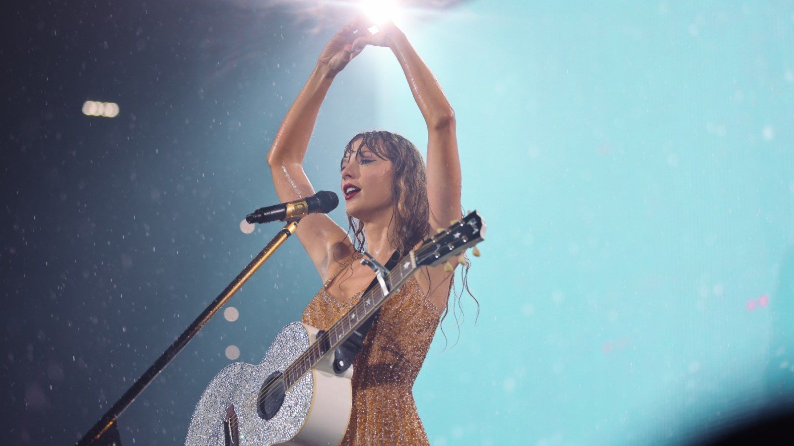 1600x900 Massachusetts Eras Tour Rain Show